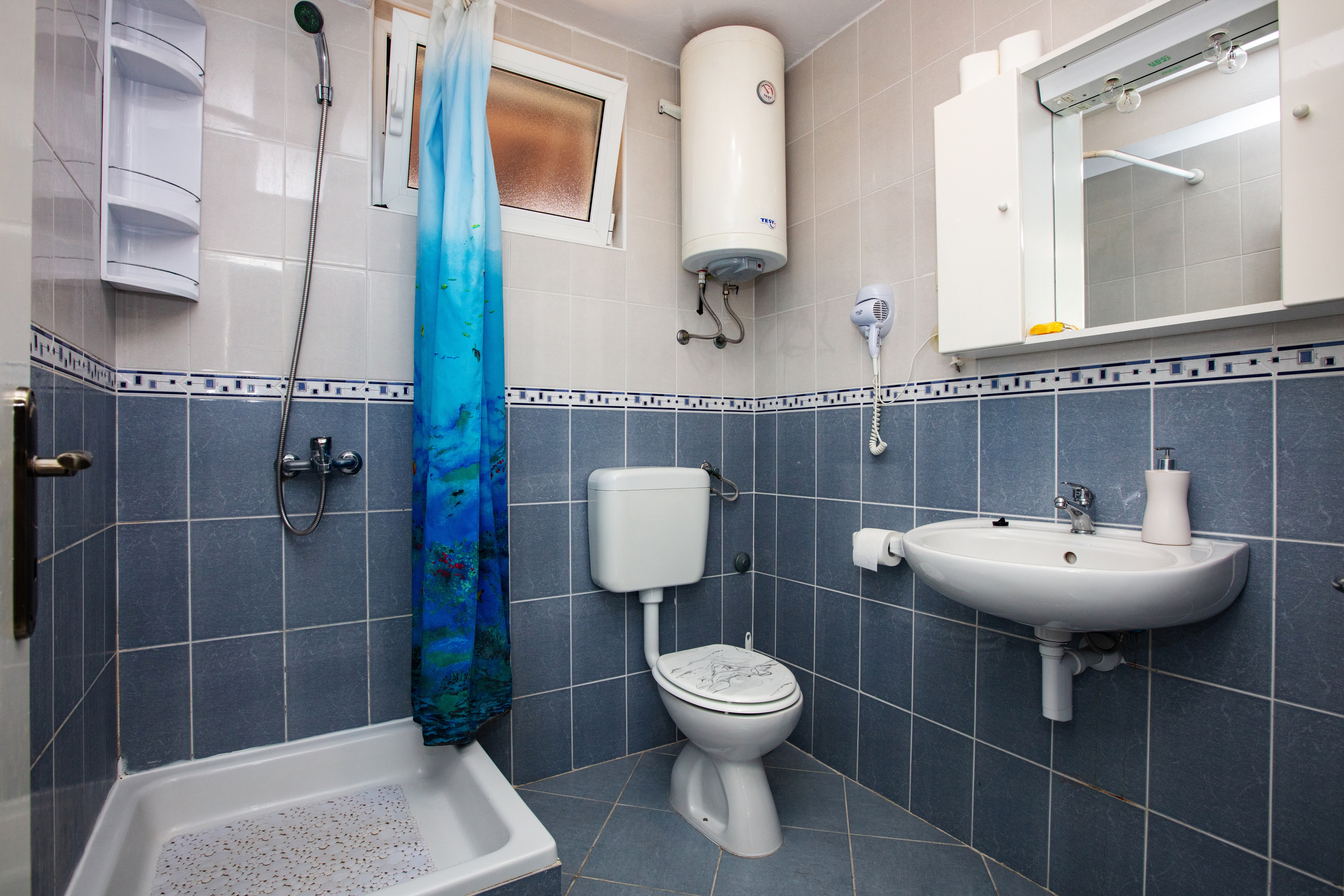 One bedroom apartment near beach Jezera, Murter  A-b