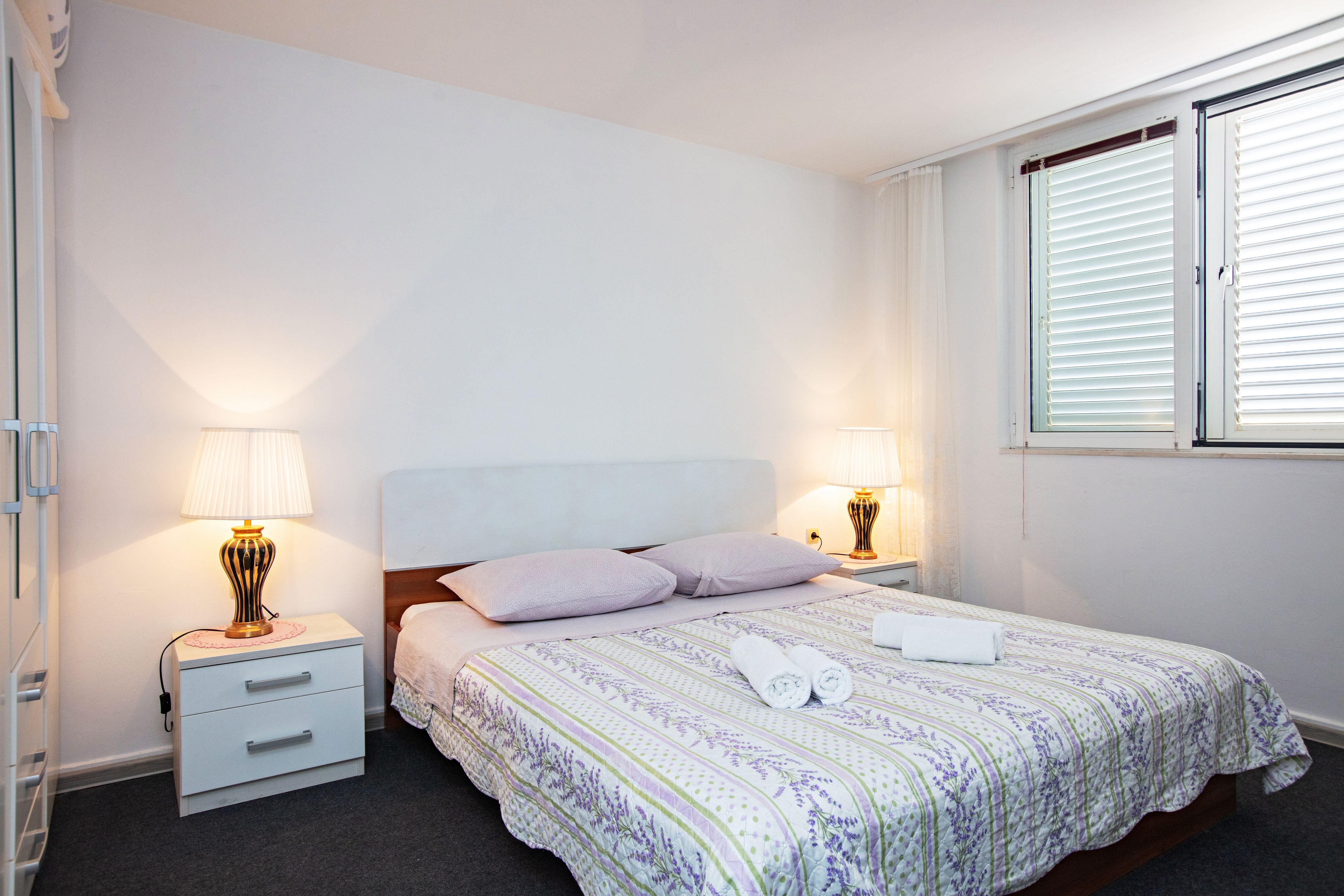 One bedroom apartment near beach Jezera, Murter  A-b
