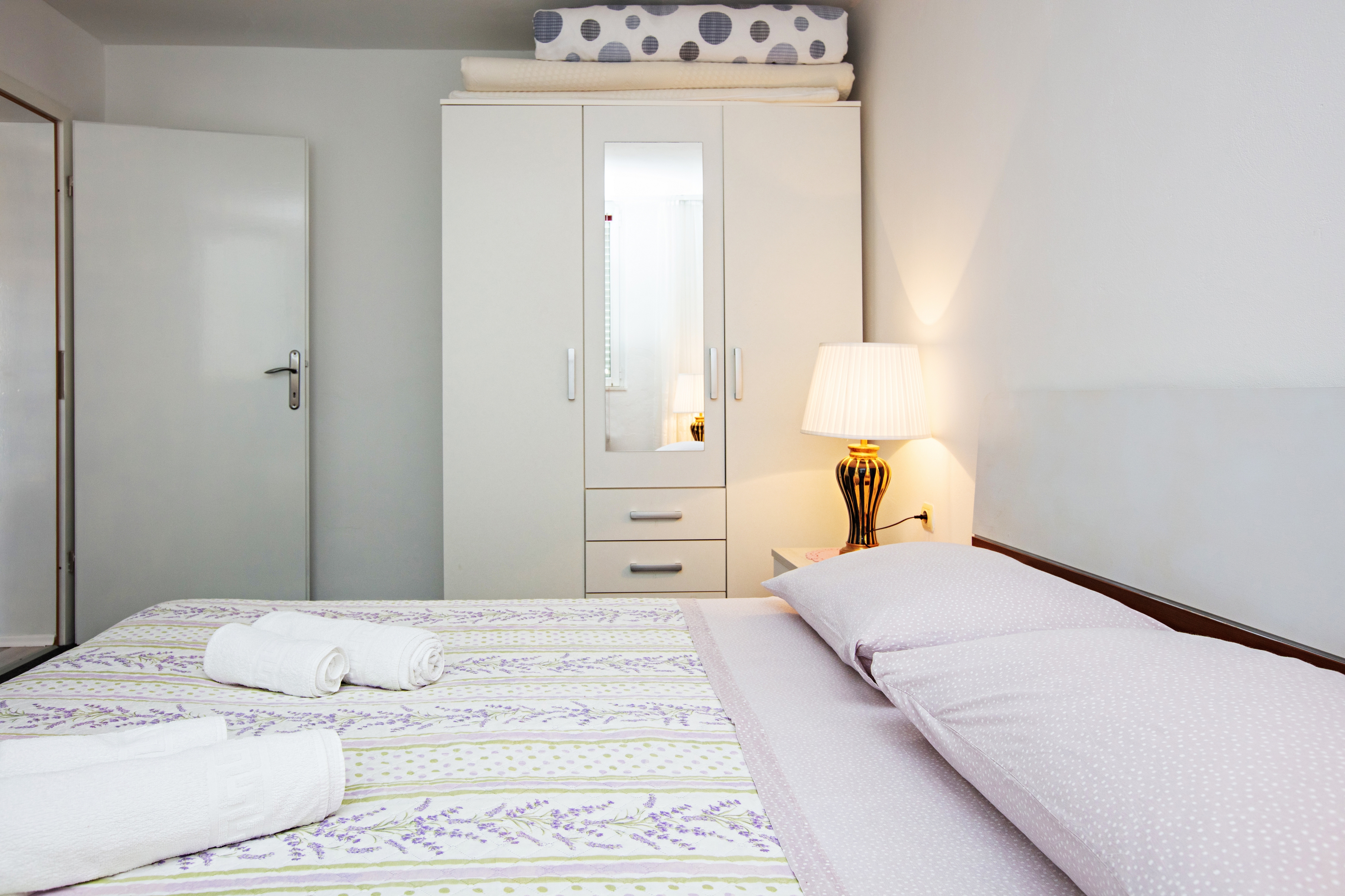 One bedroom apartment near beach Jezera, Murter  A-b