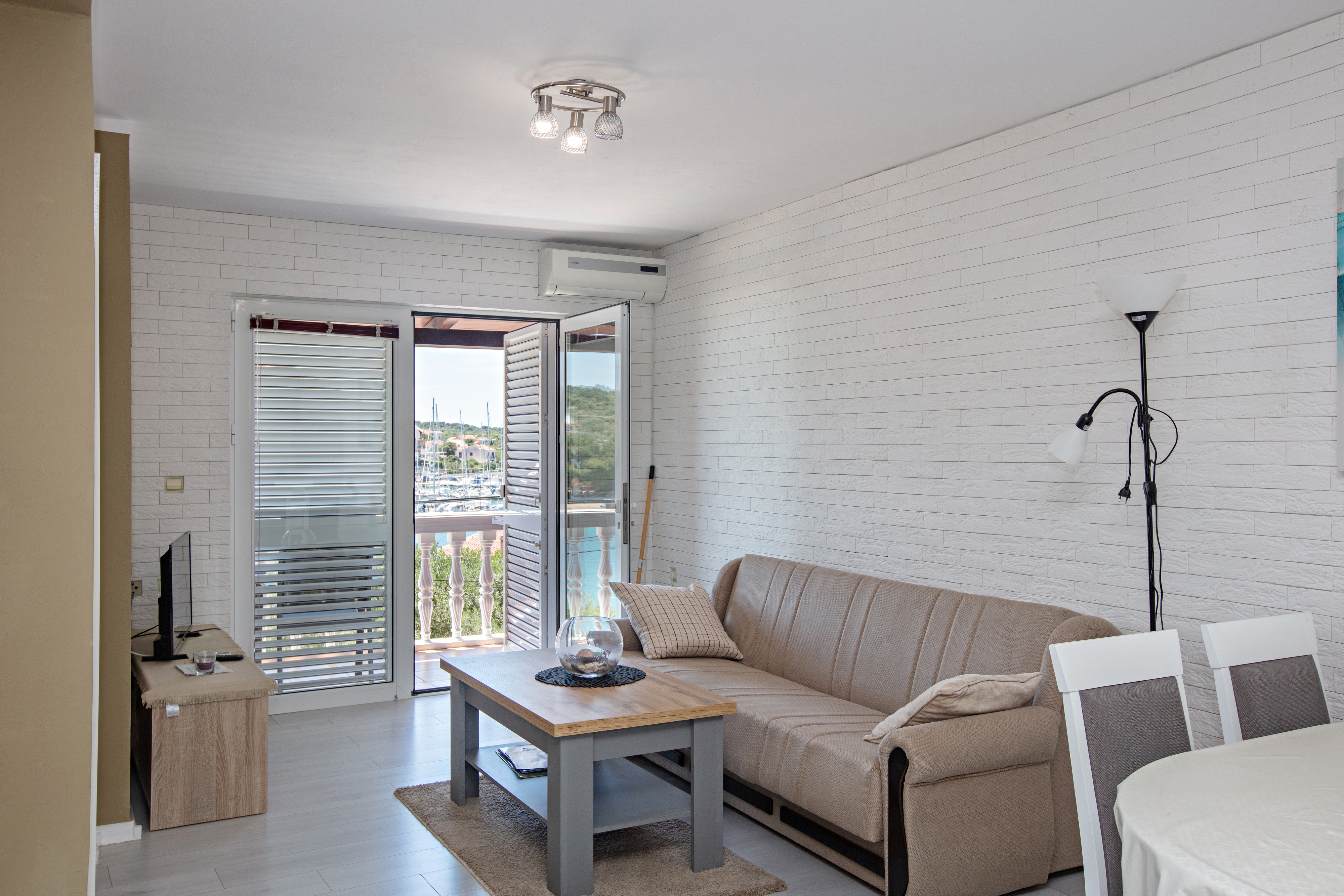 One bedroom apartment near beach Jezera, Murter (A-23192-b)
