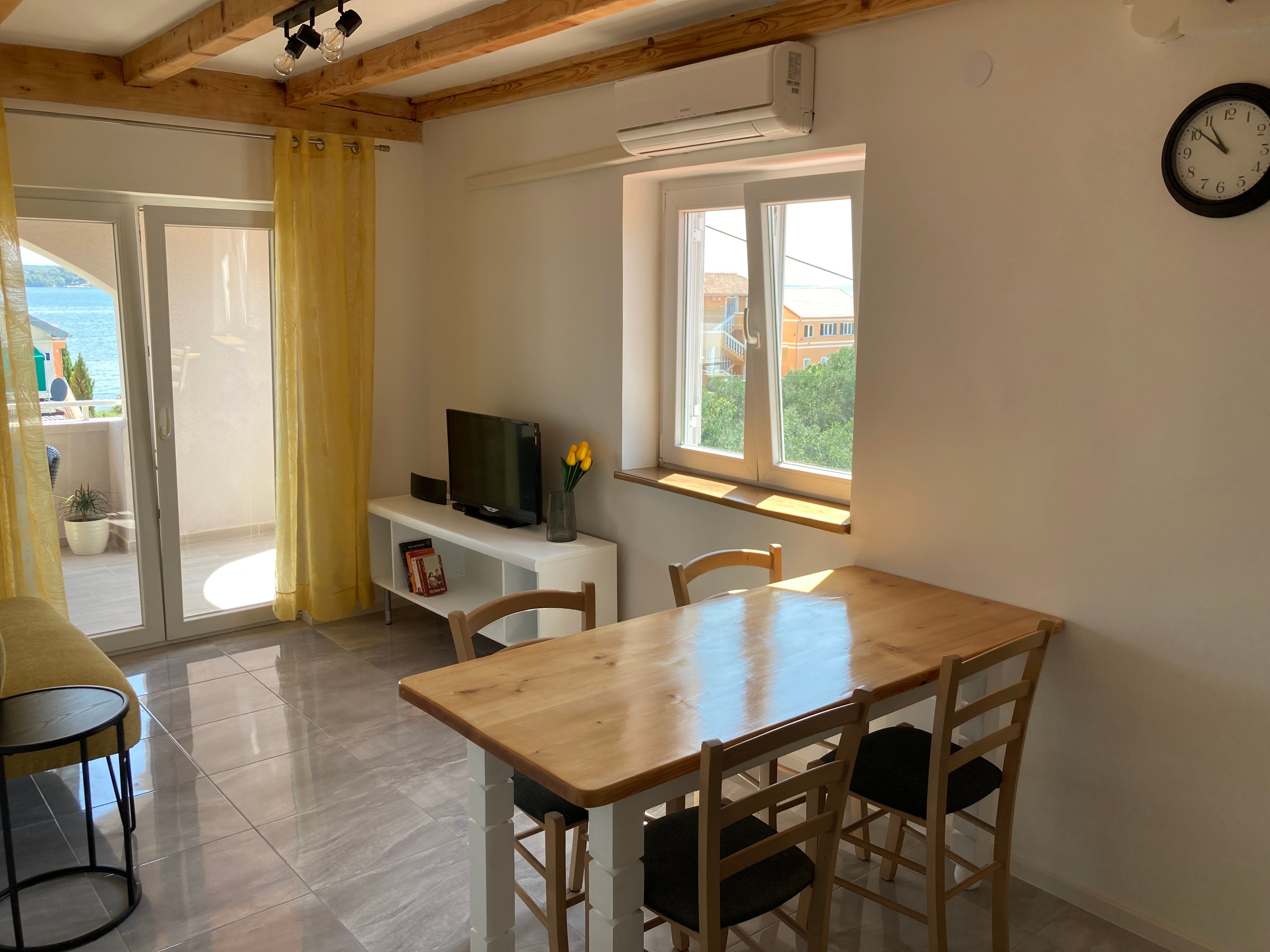 Two bedroom apartment with terrace and sea view Tkon, Pašman (A-23194-a) Two bedroom apartment with terrace and sea view Tkon, Pašman (A-23194-a)