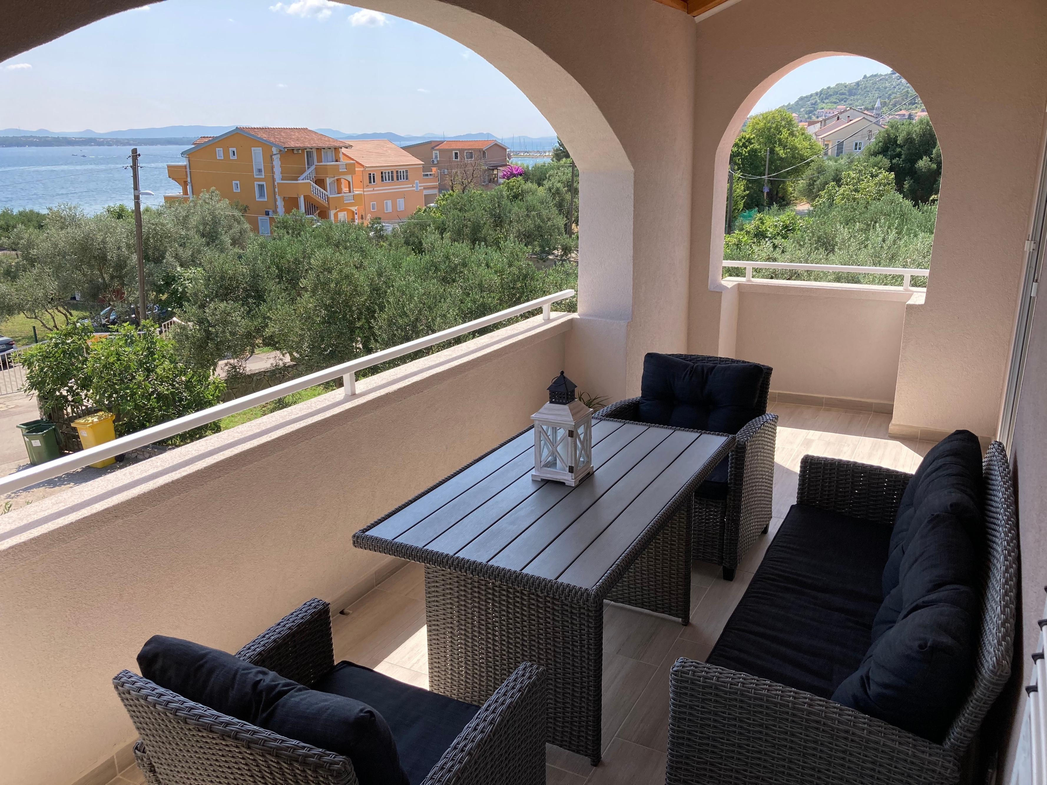 Dvosobni apartma S teraso in pogledom na morje Tkon, Pašman  A-a