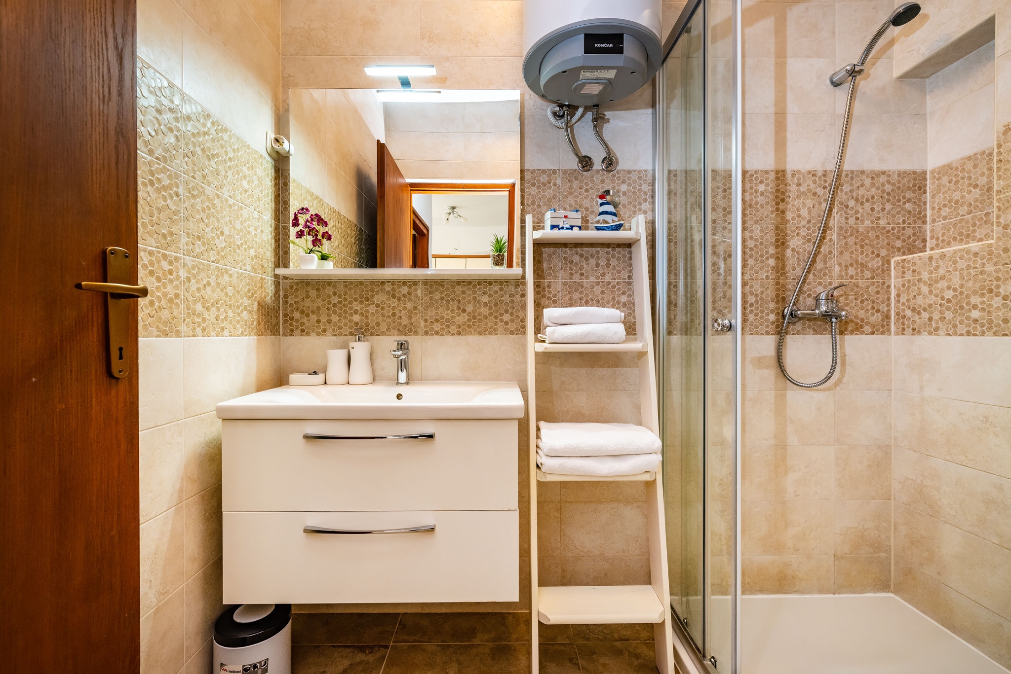 One bedroom apartment with terrace and sea view Povljana, Pag  A-a