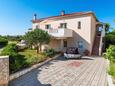 Povljana, Pag, Parkeerplaats 232 - Appartementen with sandy beach.