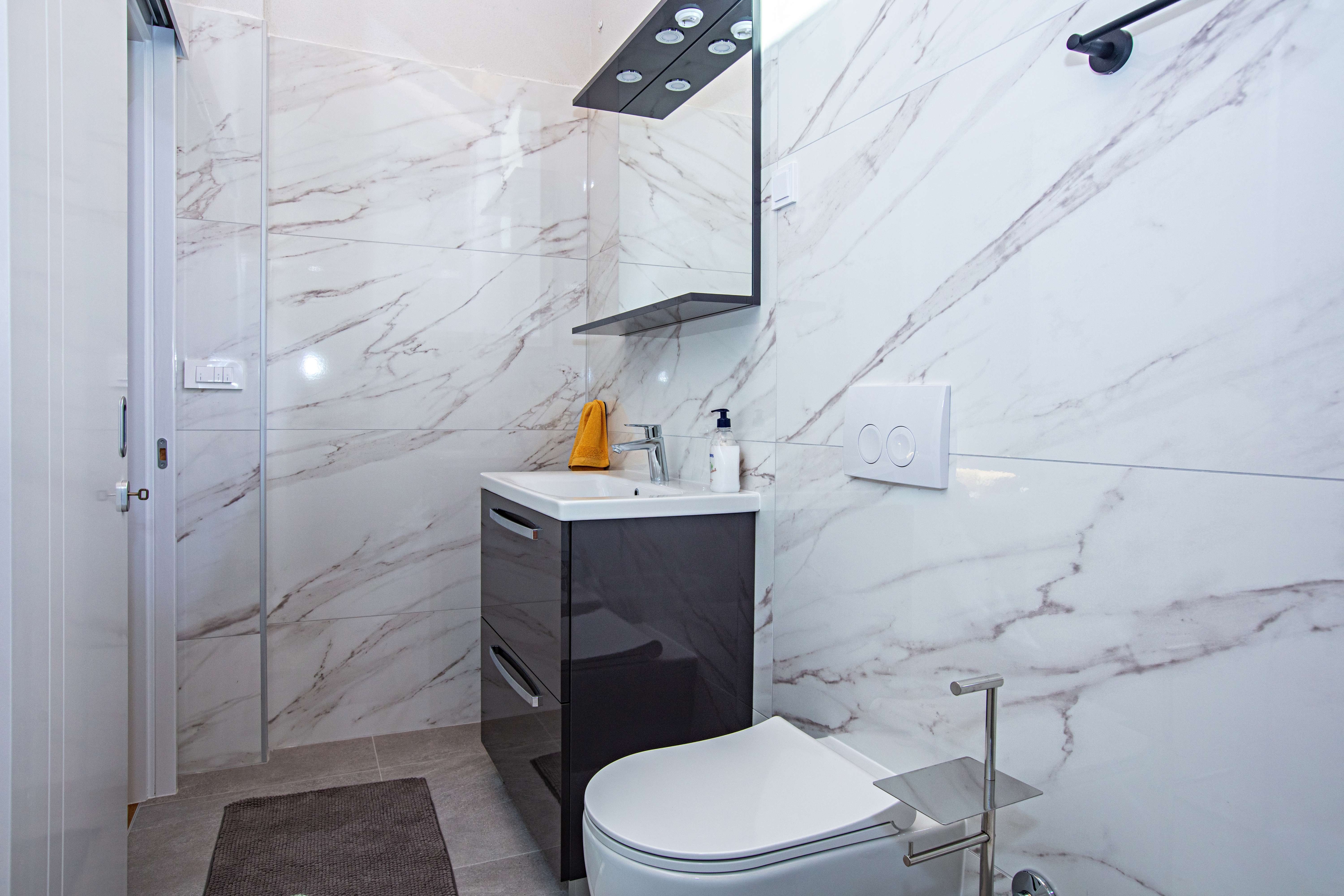 Two bedroom house with terrace Murter  K