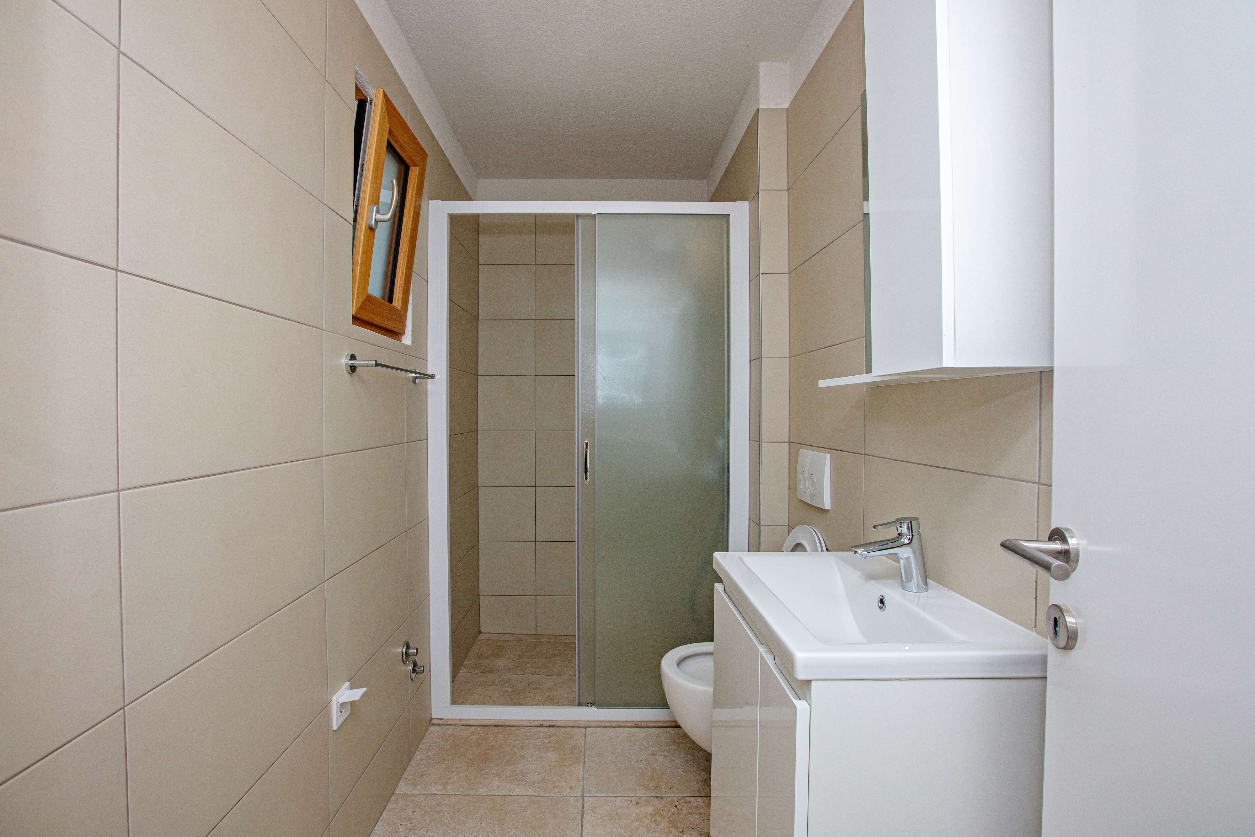 Two bedroom house with terrace Murter  K
