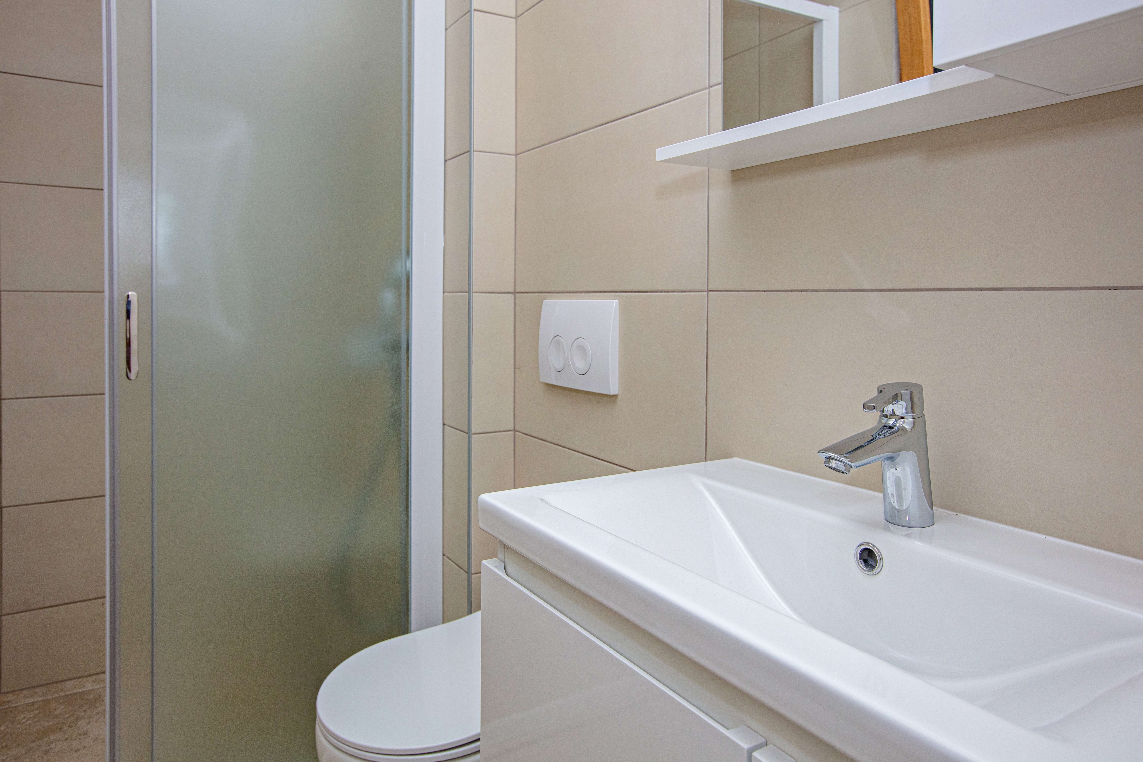 Two bedroom house with terrace Murter  K