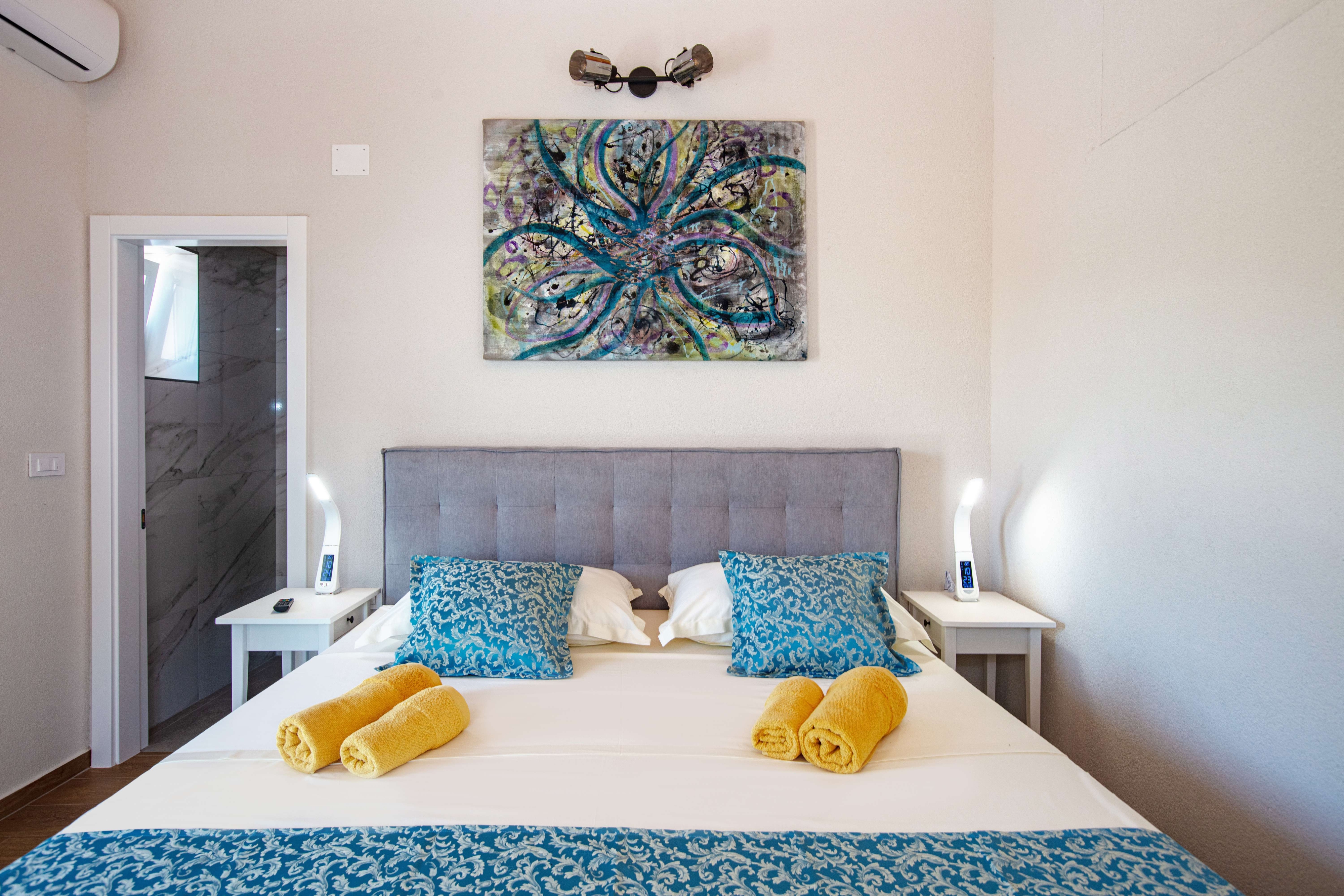 Two bedroom house with terrace Murter  K