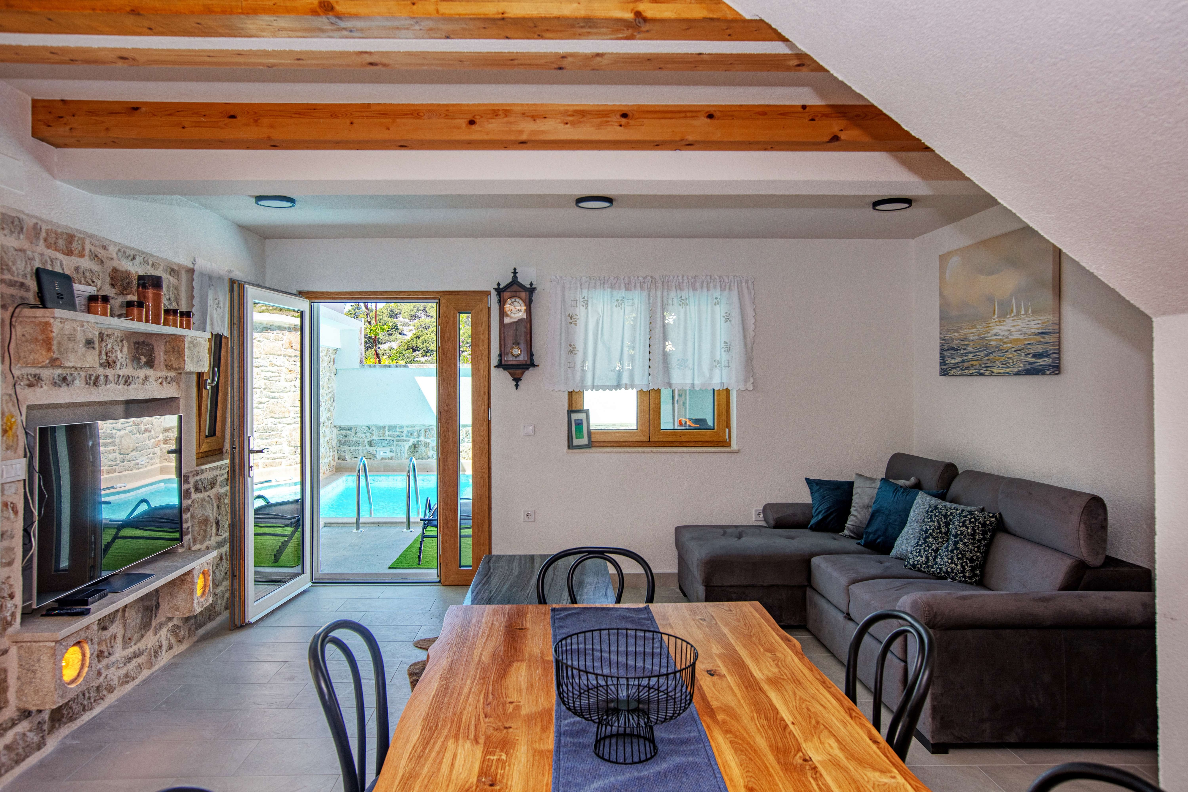 Two bedroom house with terrace Murter (K-23203)