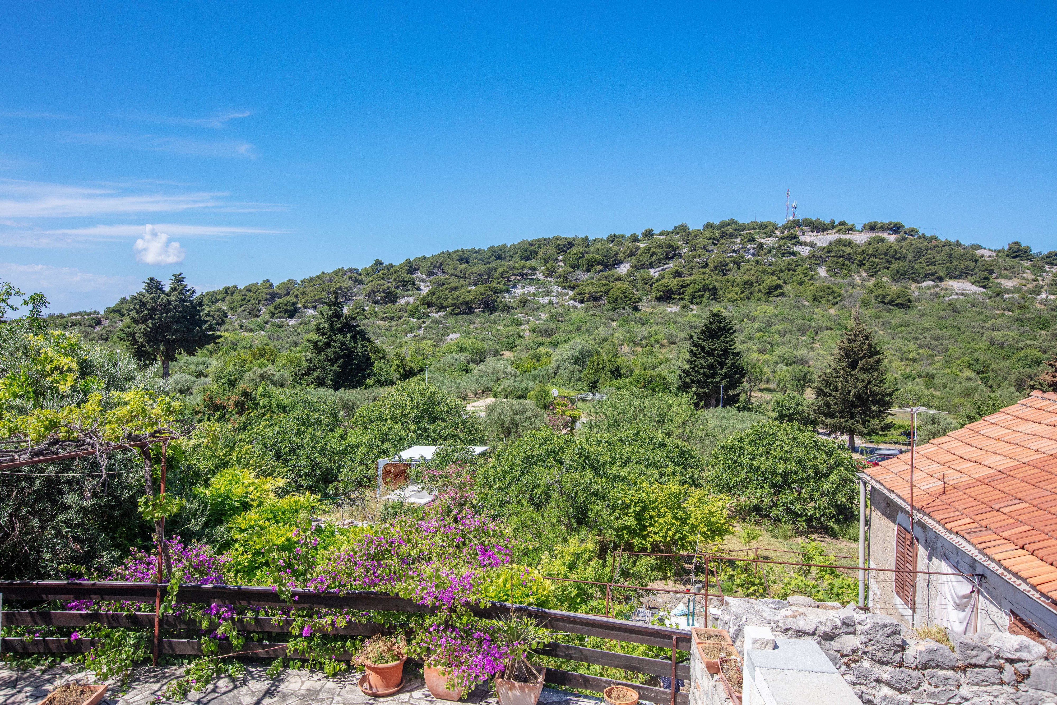 Two bedroom house with terrace Murter  K