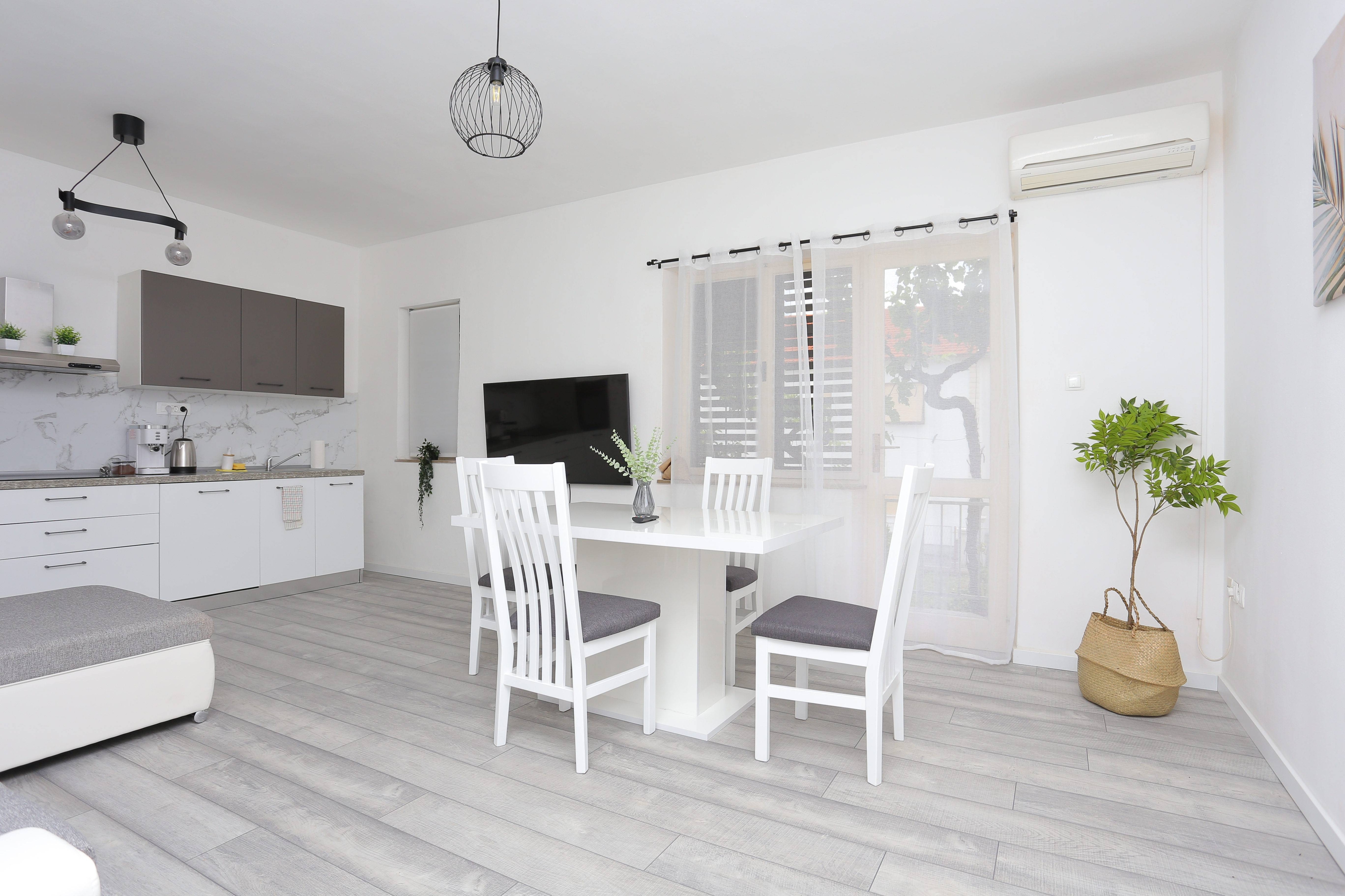 Two bedroom apartment with balcony and sea view Trogir (A-23205-b) Two bedroom apartment with balcony and sea view Trogir (A-23205-b)