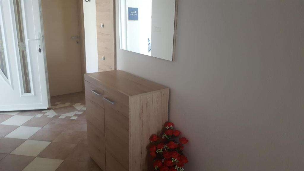 Three bedroom apartment near beach Banjol, Rab  A-b