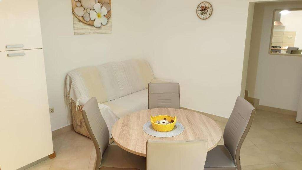 One bedroom apartment near beach Banjol, Rab (A-23210-d) One bedroom apartment near beach Banjol, Rab (A-23210-d)