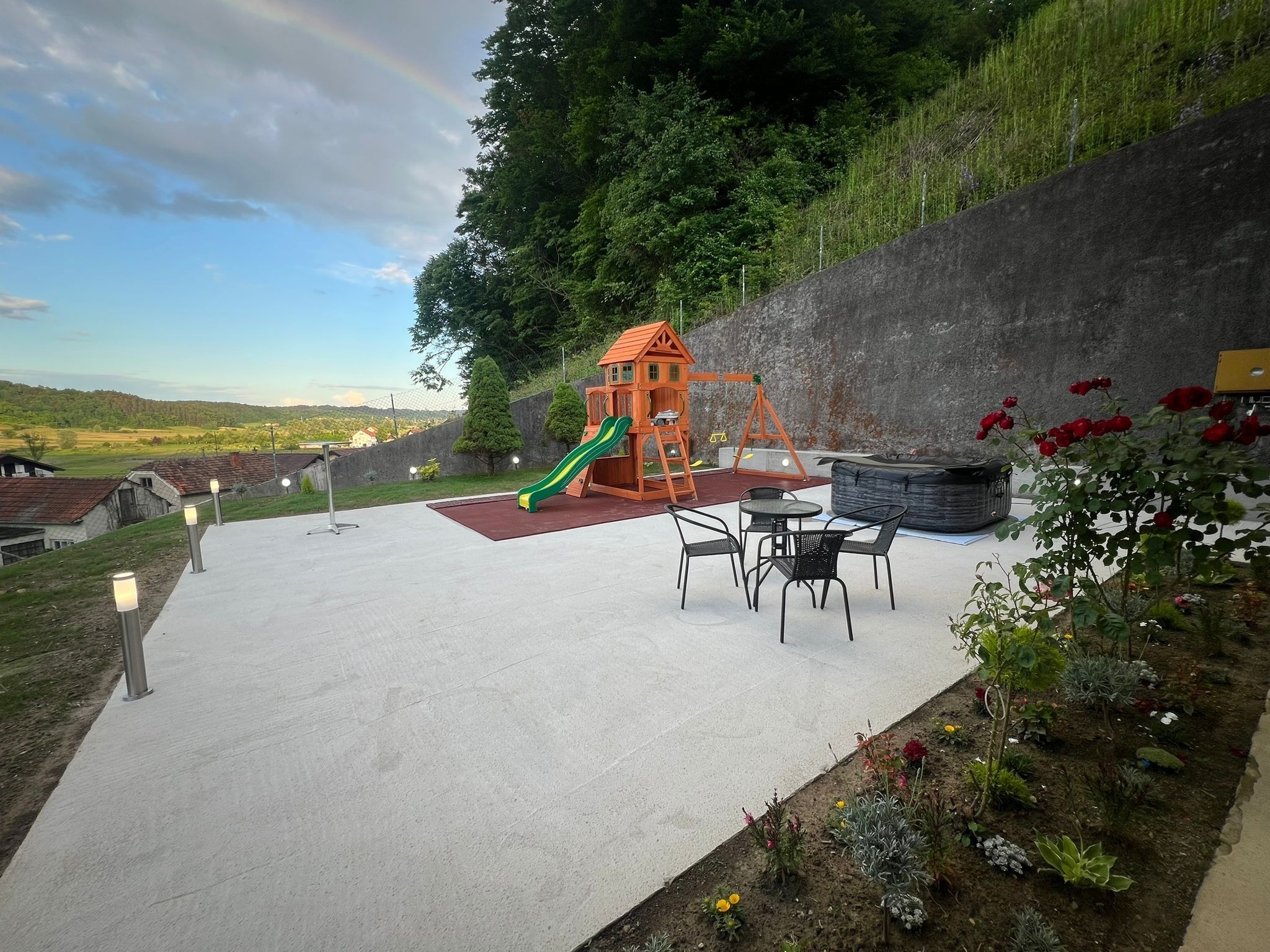 Four-bedroom house with terrace Veliki Komor, Zagorje (K-23212) Four-bedroom house with terrace Veliki Komor, Zagorje (K-23212)