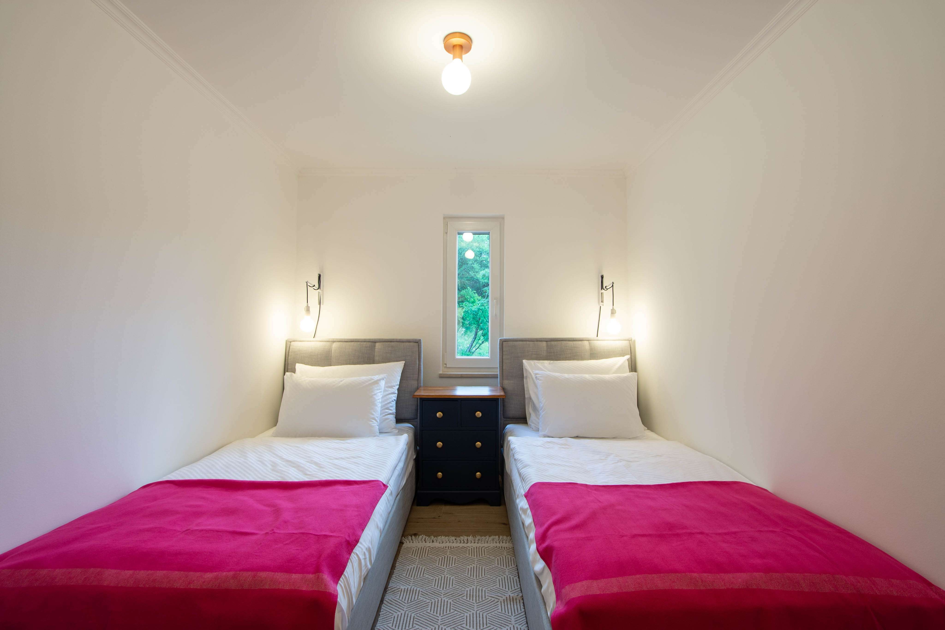 Three bedroom apartment with balcony Otok, Zagora  A-a