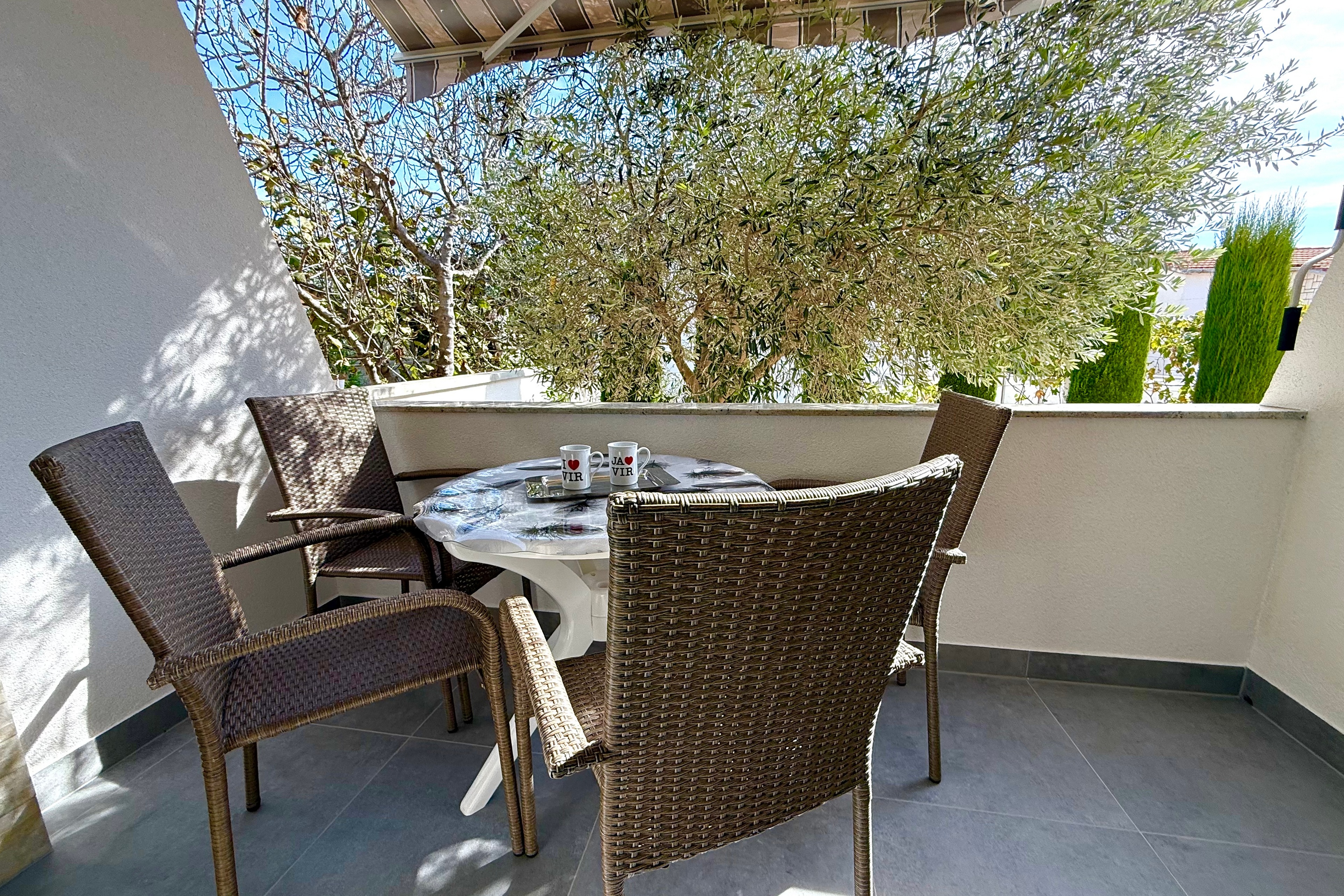 Three bedroom apartment with terrace Vir  A-a
