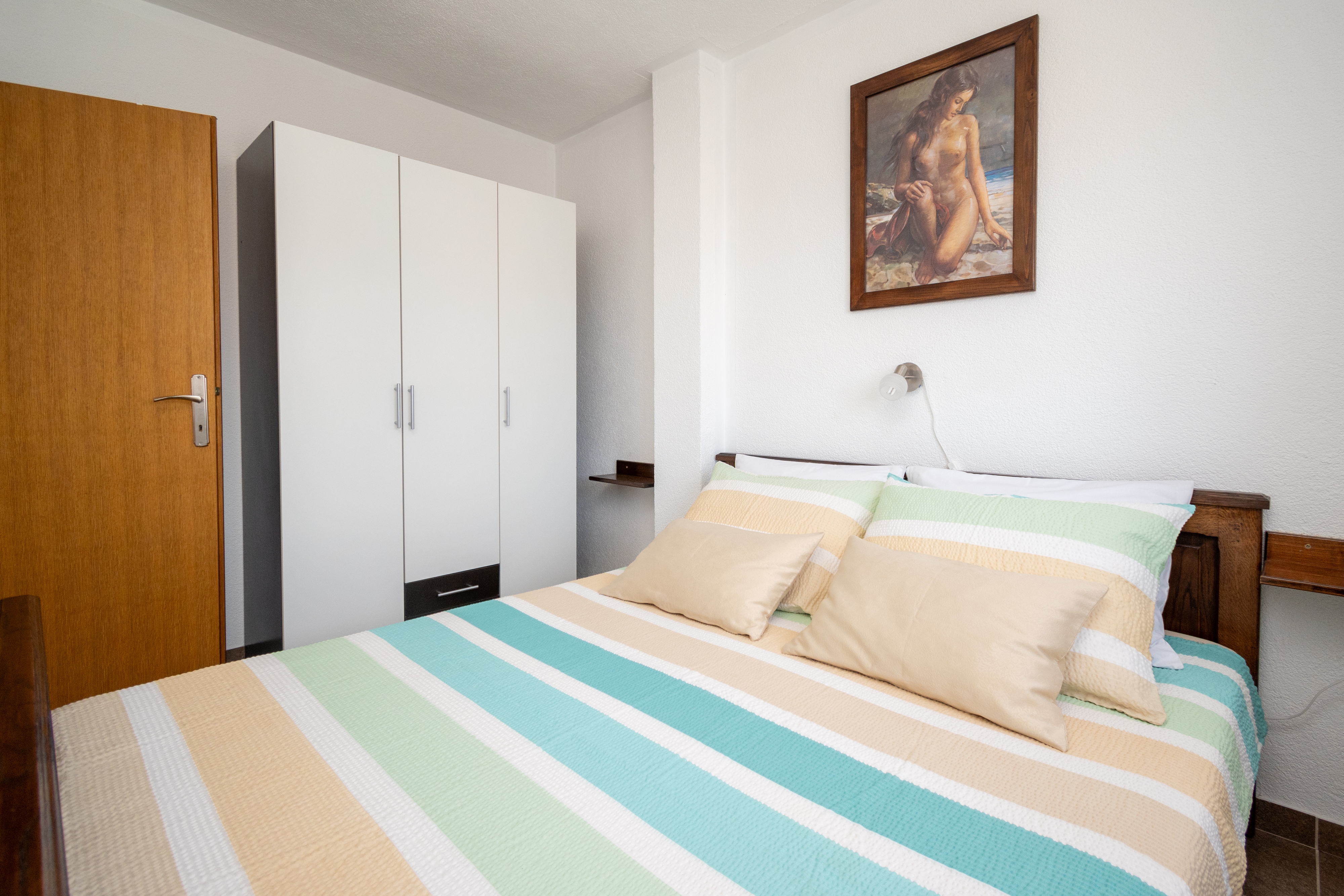 One bedroom apartment with terrace and sea view Vir  A-d