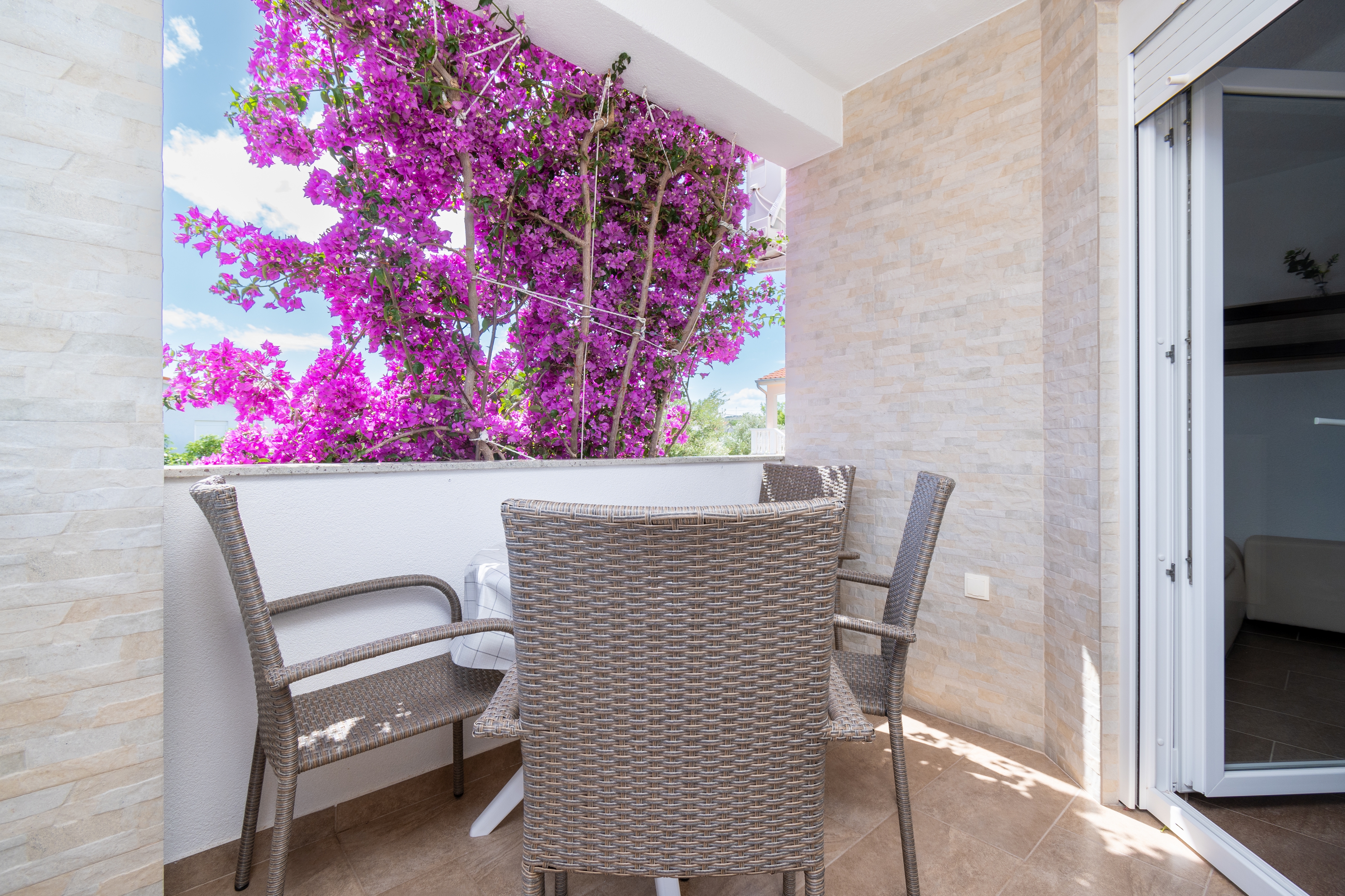 One bedroom apartment with terrace and sea view Vir  A-d