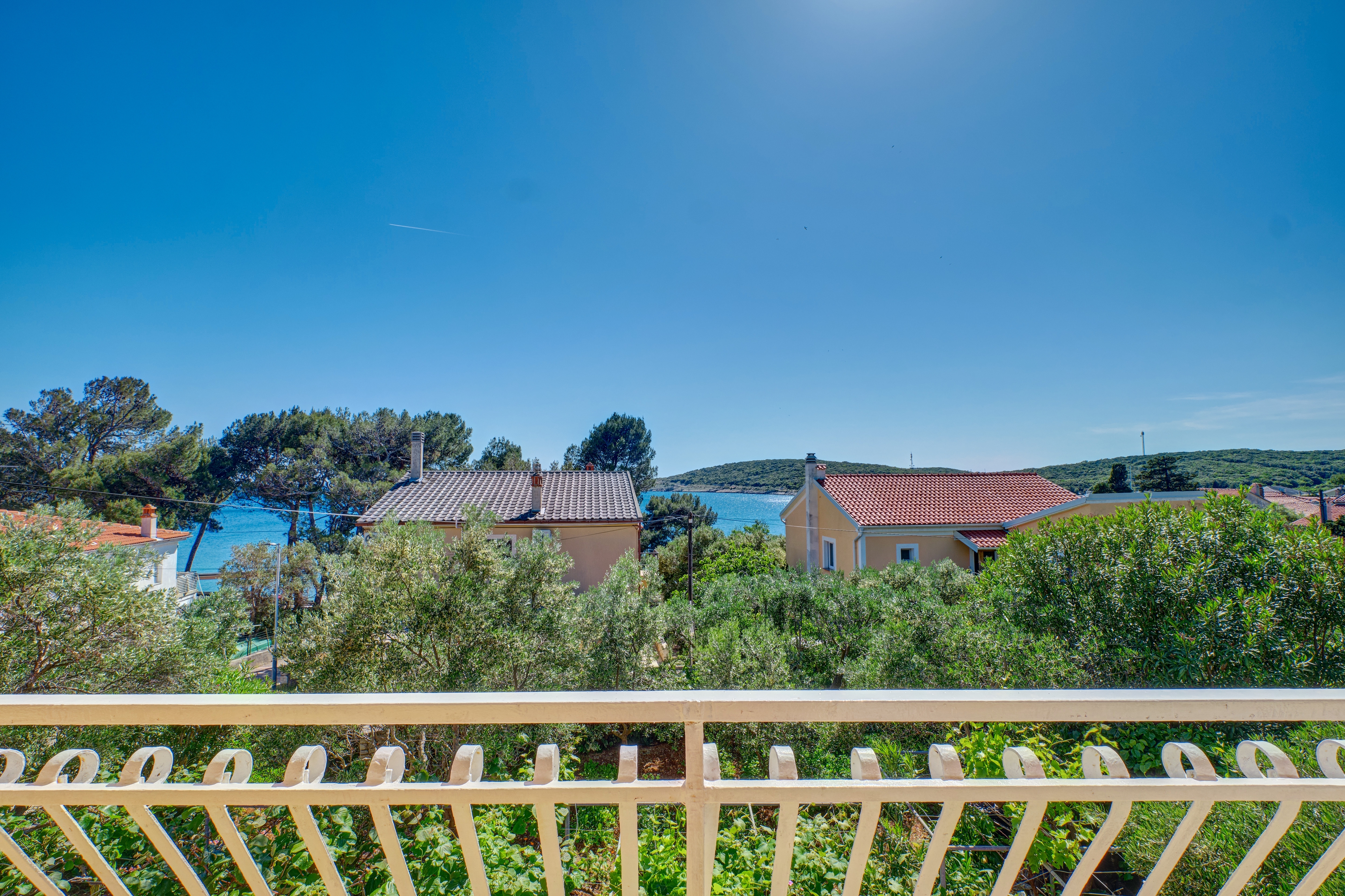Three bedroom apartment with balcony and sea view Martinšćica, Cres  A-a