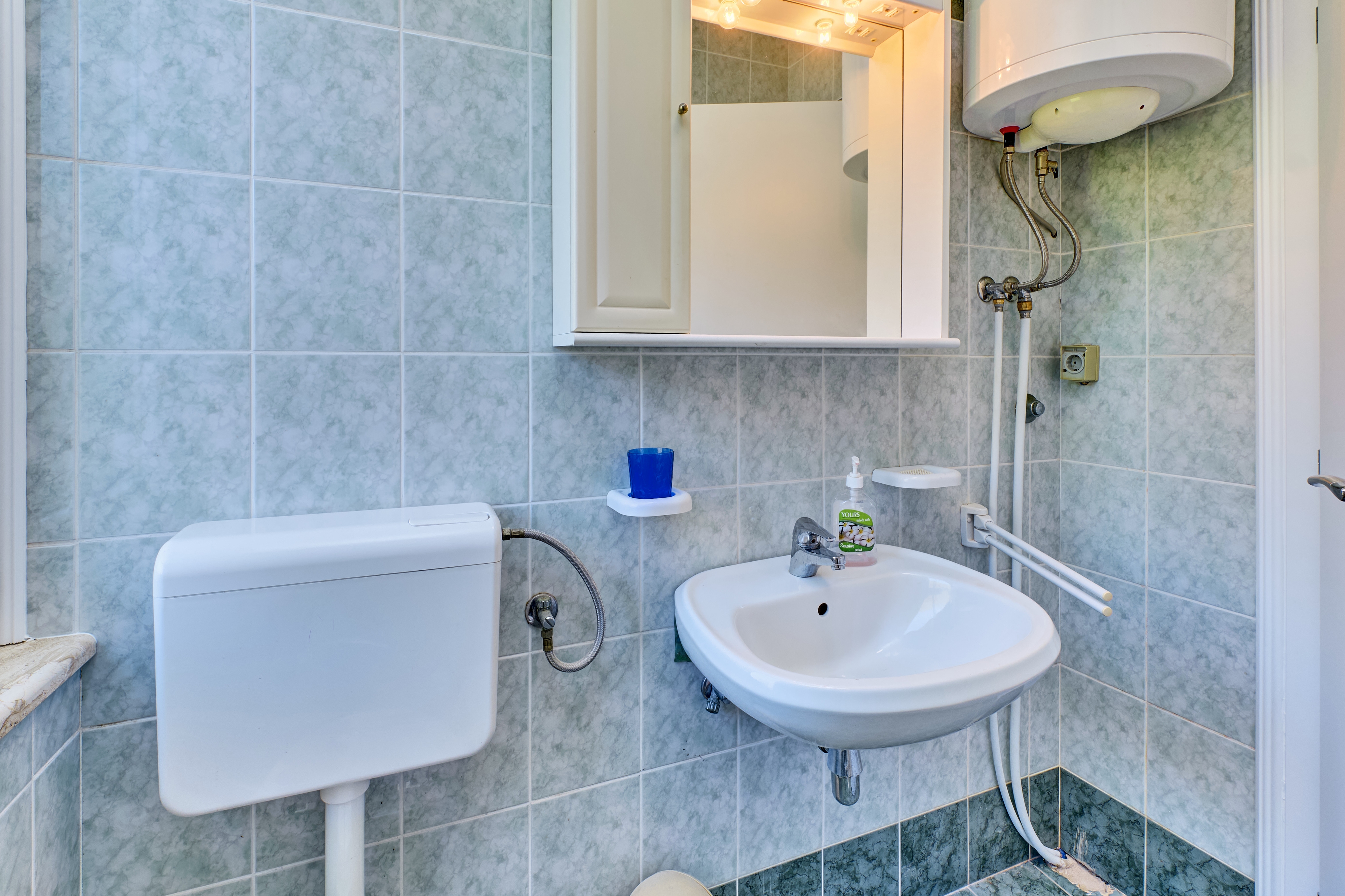 Three bedroom apartment with balcony and sea view Martinšćica, Cres  A-a