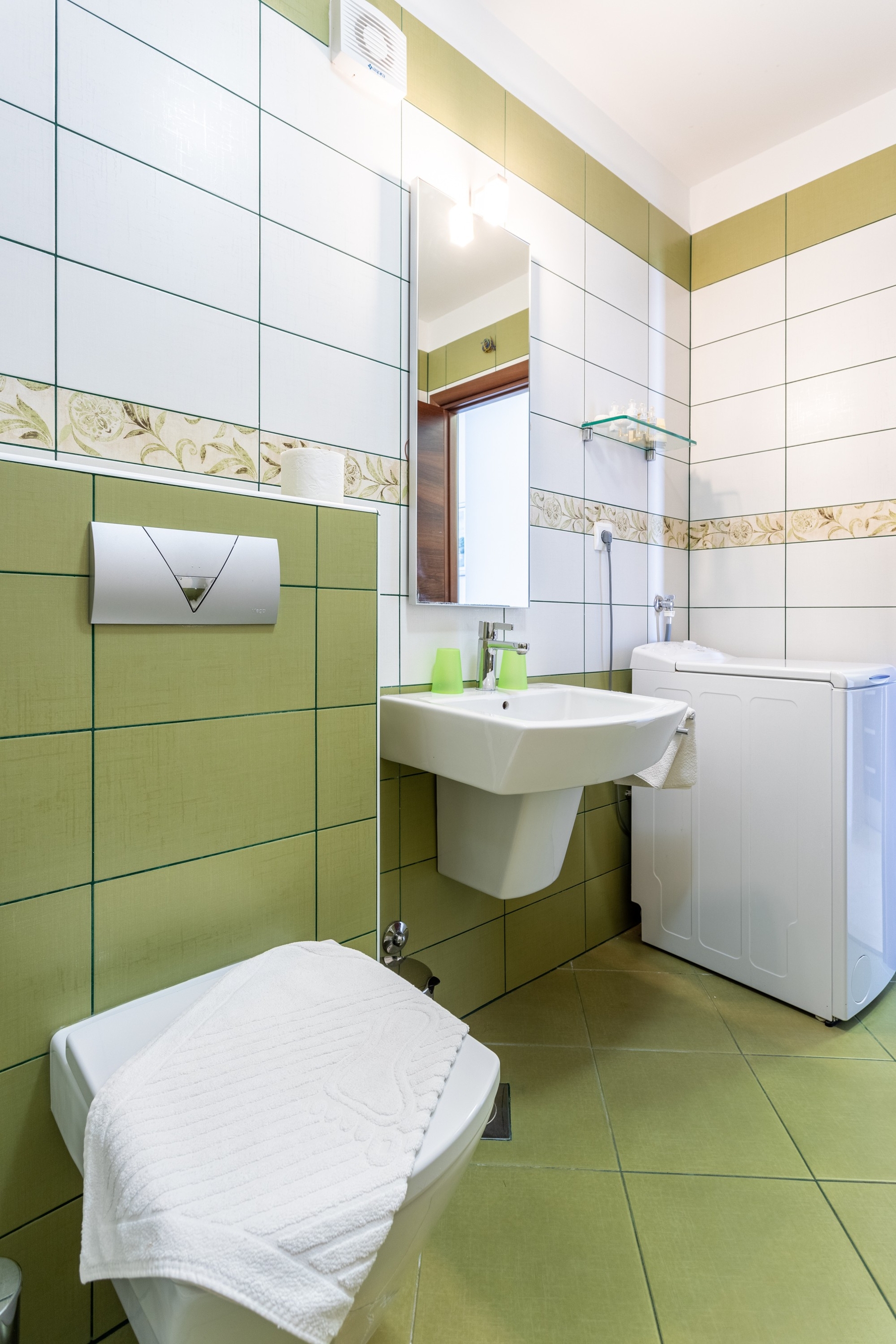 Two bedroom apartment with terrace and sea view Splitska, Brač  A-c