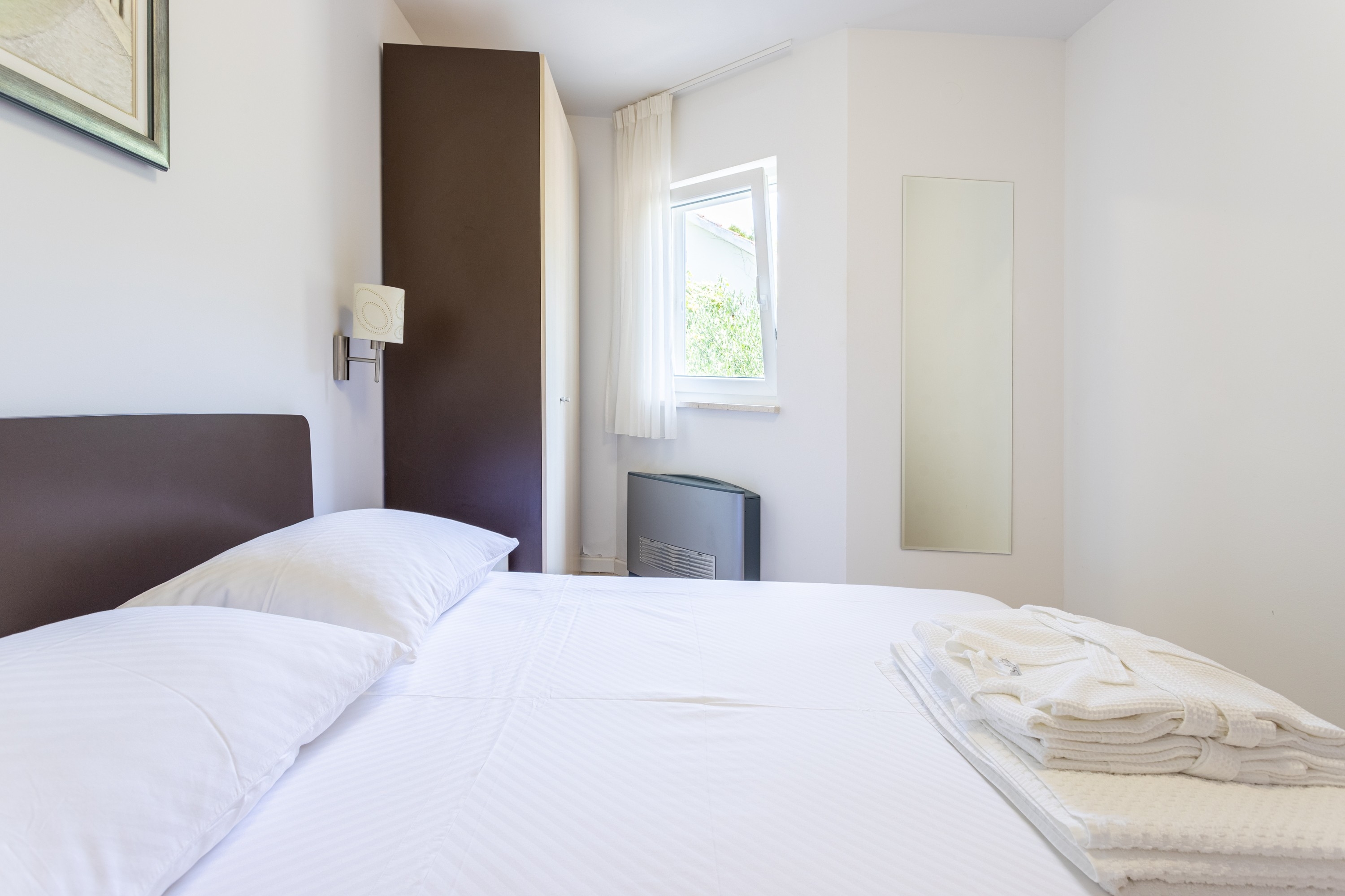 Two bedroom apartment with terrace and sea view Splitska, Brač  A-c