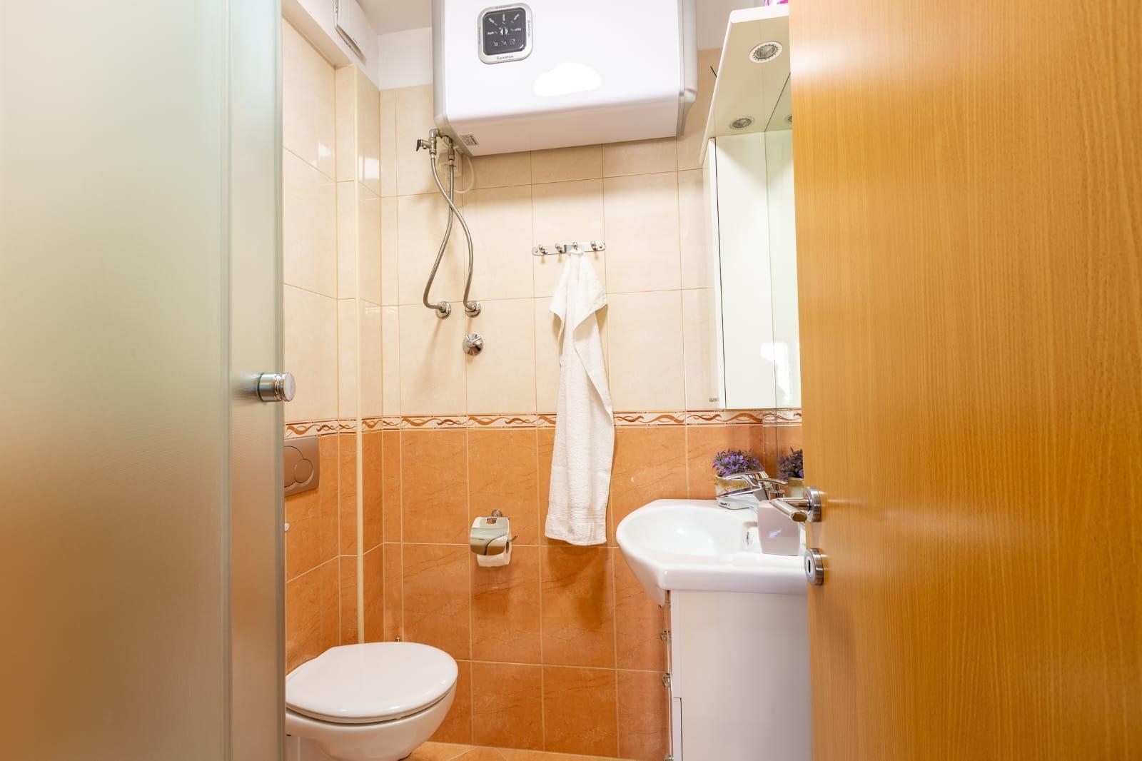 Three bedroom apartment with terrace and sea view Kaštel Sućurac, Kaštela  A-a