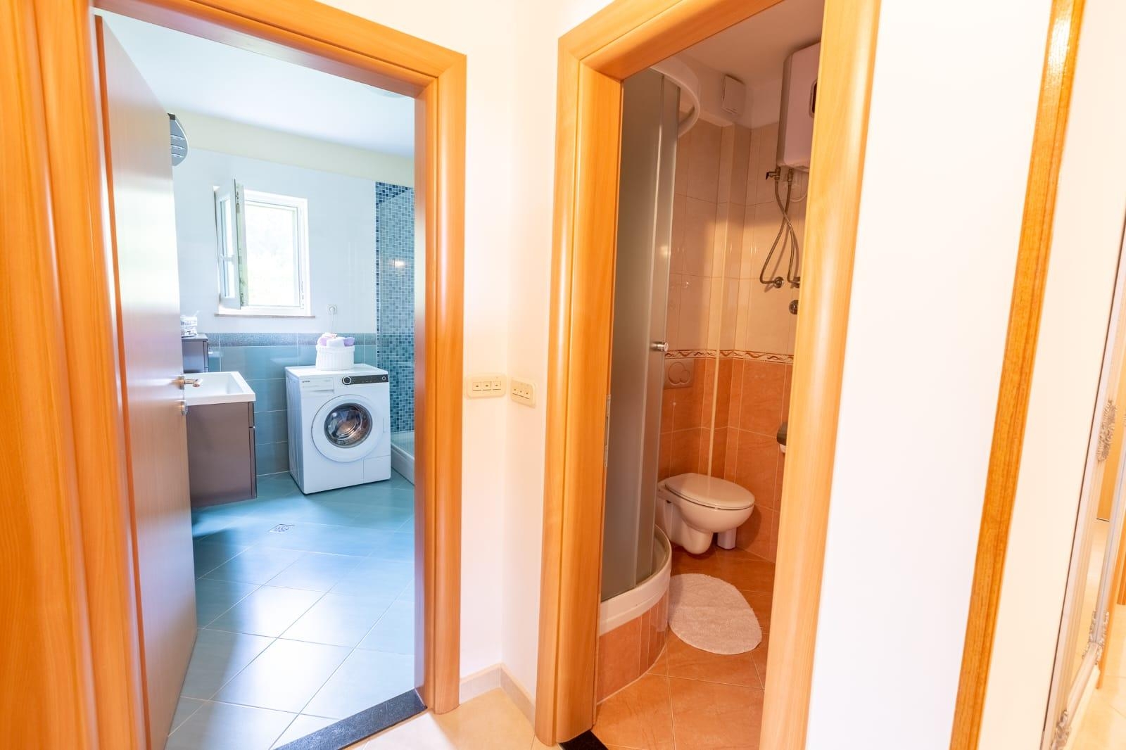Three bedroom apartment with terrace and sea view Kaštel Sućurac, Kaštela  A-a
