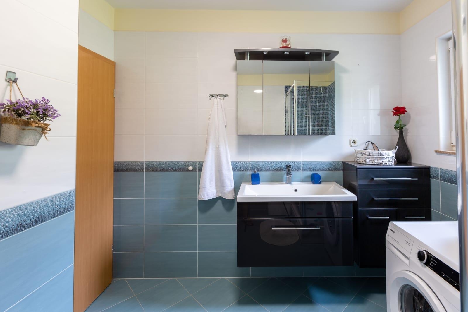 Three bedroom apartment with terrace and sea view Kaštel Sućurac, Kaštela  A-a