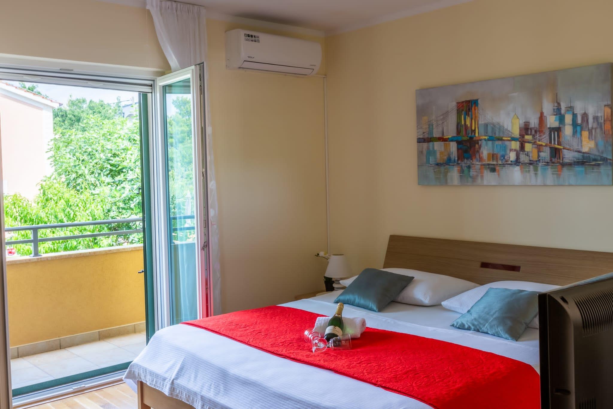Three bedroom apartment with terrace and sea view Kaštel Sućurac, Kaštela  A-a