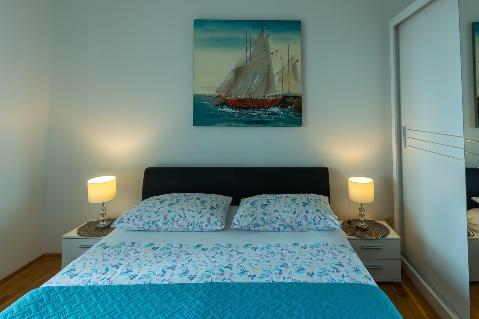 Three bedroom apartment with terrace and sea view Kaštel Sućurac, Kaštela  A-a
