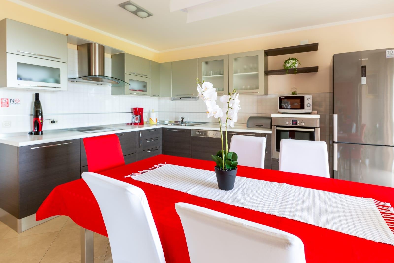 Three bedroom apartment with terrace and sea view Kaštel Sućurac, Kaštela  A-a