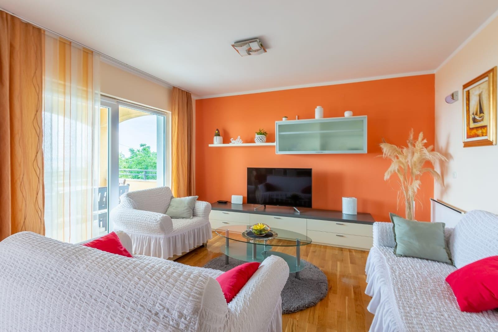 Three bedroom apartment with terrace and sea view Kaštel Sućurac, Kaštela  A-a