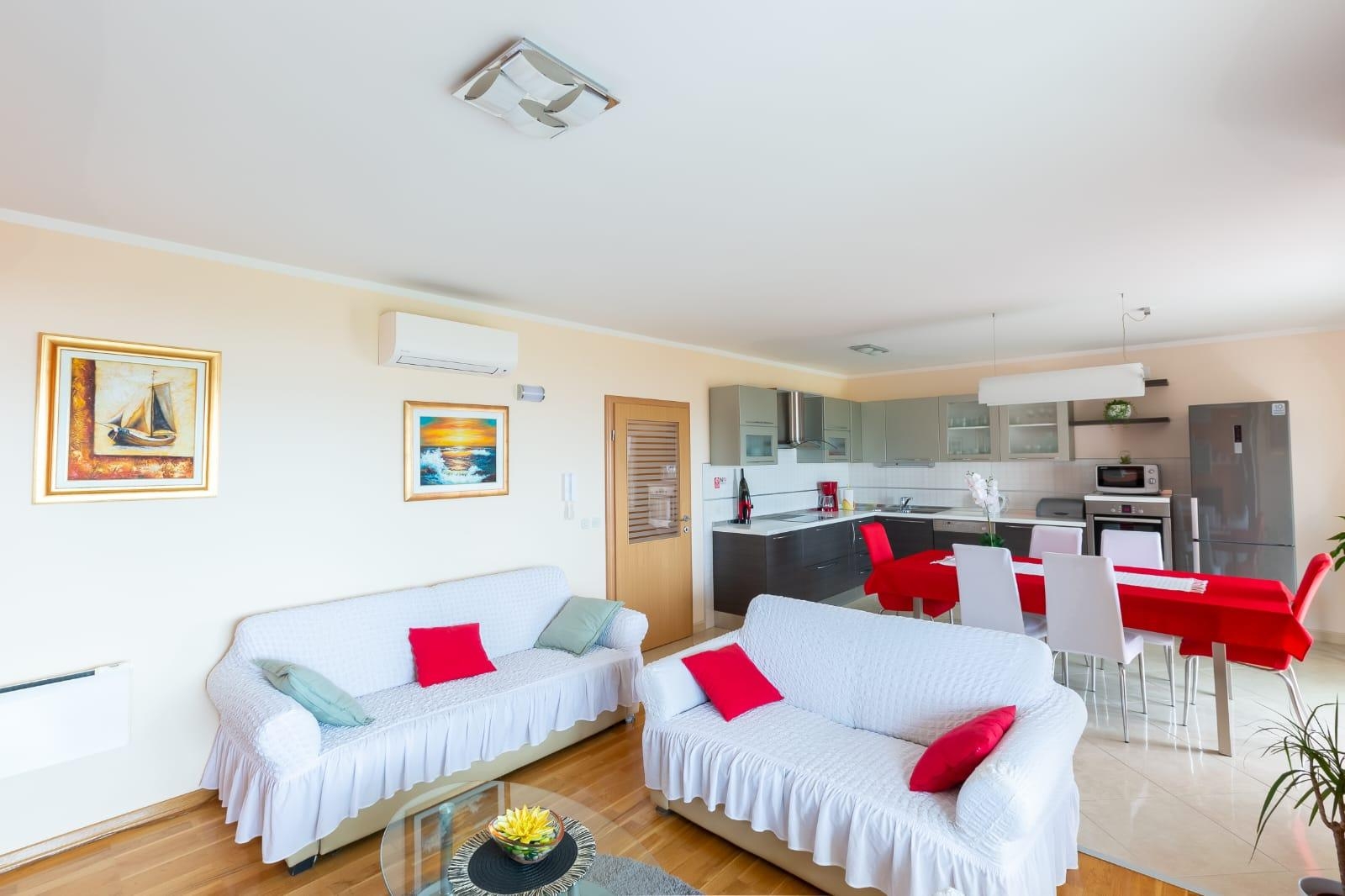 Three bedroom apartment with terrace and sea view Kaštel Sućurac, Kaštela  A-a