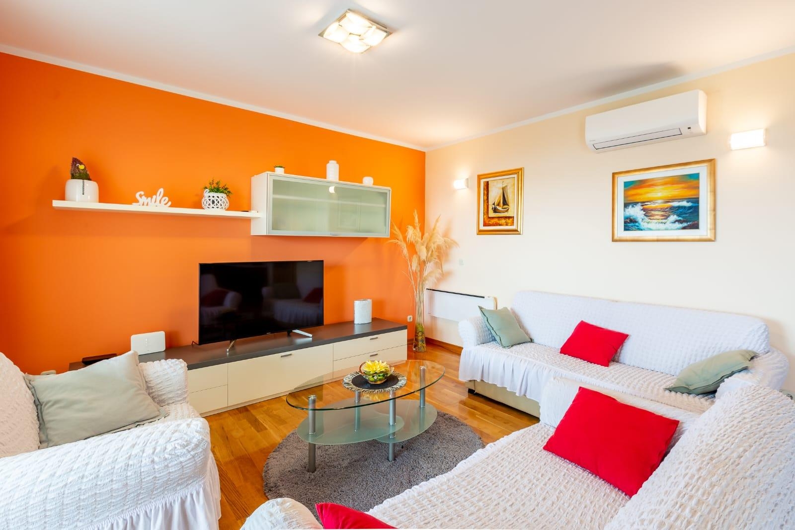 Three bedroom apartment with terrace and sea view Kaštel Sućurac, Kaštela  A-a