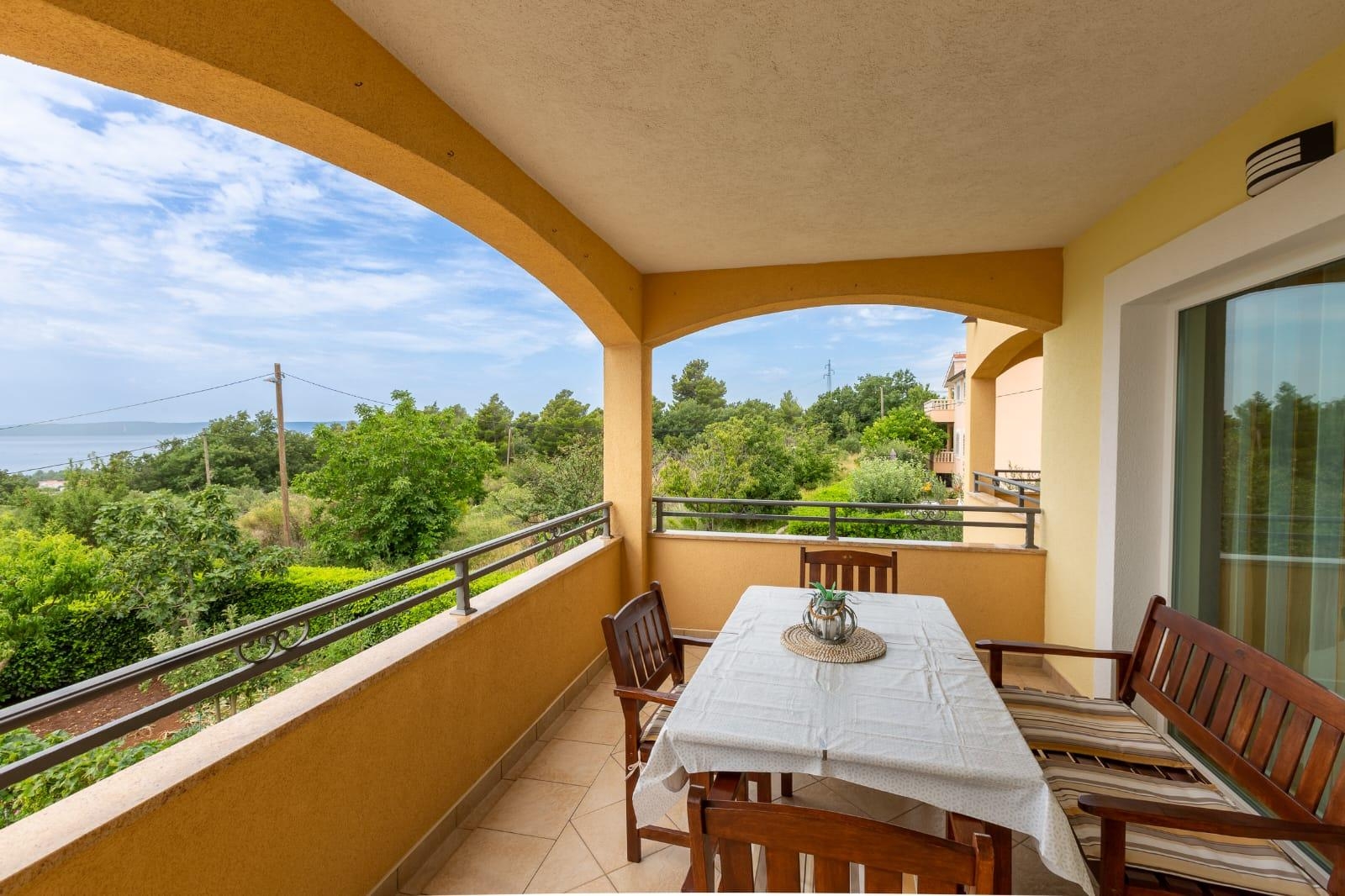 Three bedroom apartment with terrace and sea view Kaštel Sućurac, Kaštela  A-a