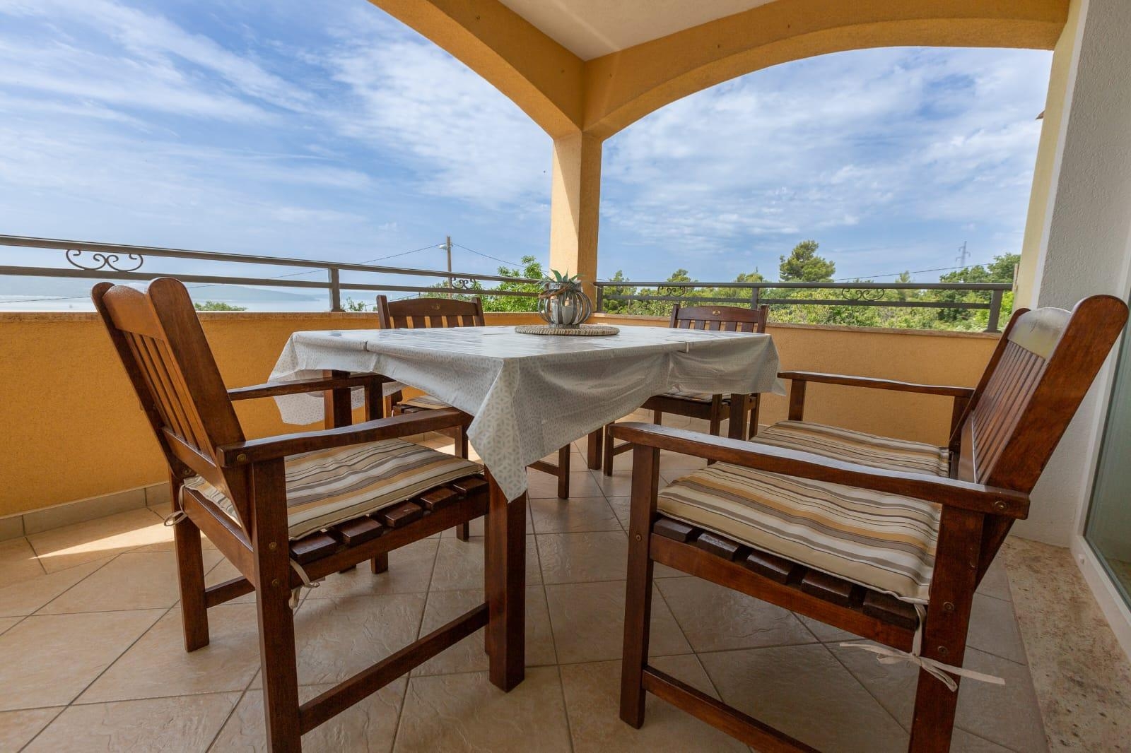 Three bedroom apartment with terrace and sea view Kaštel Sućurac, Kaštela  A-a