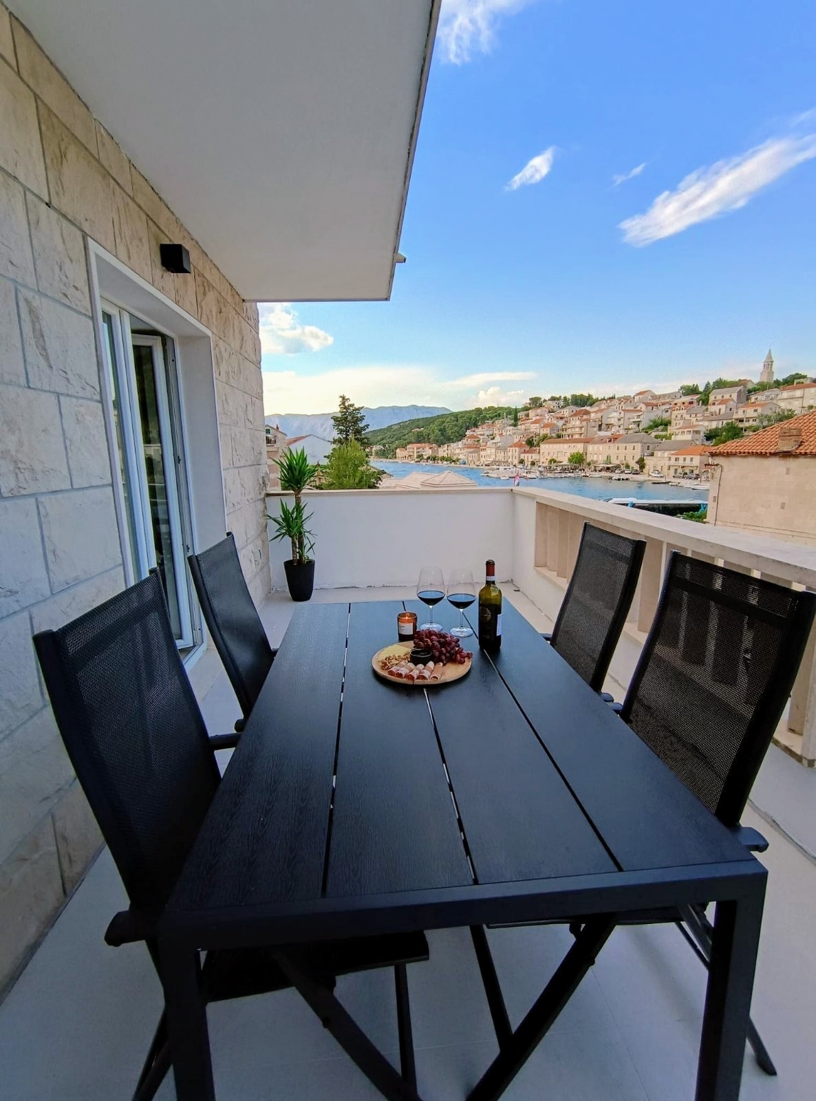 Two bedroom apartment with terrace and sea view Povlja, Brač  A-a