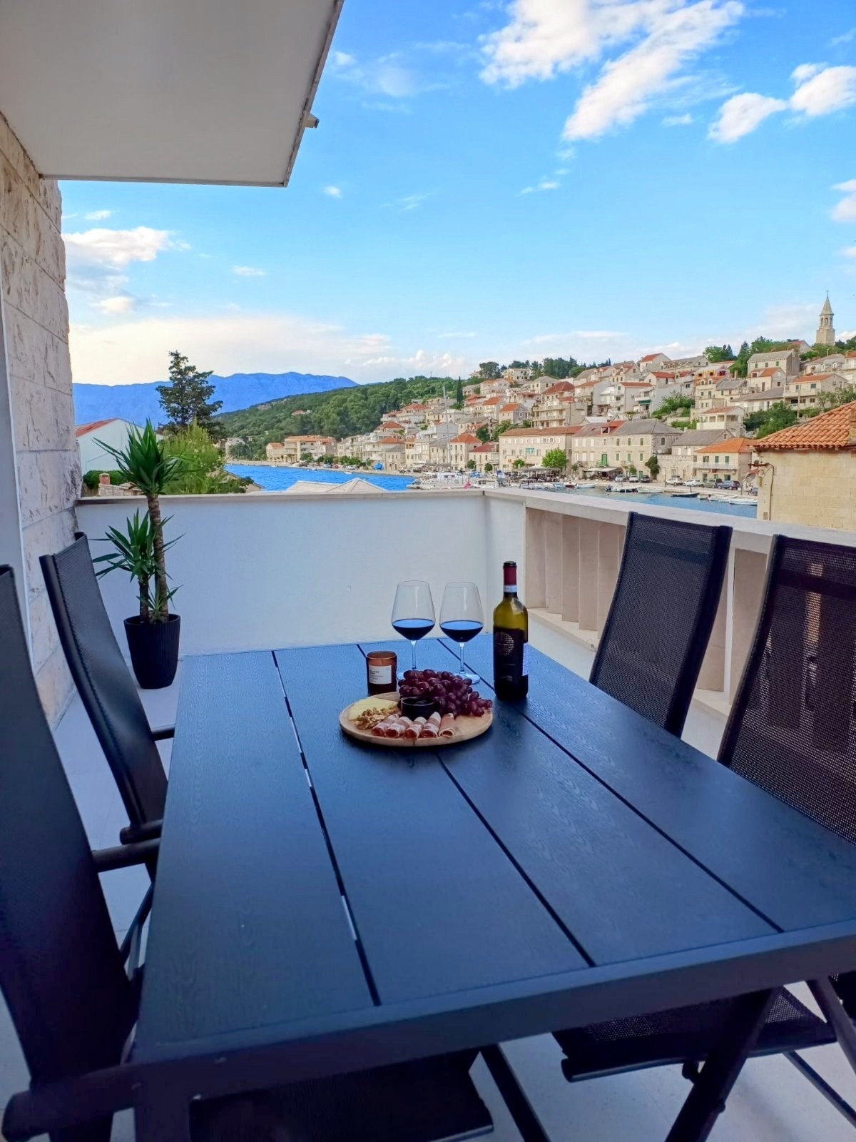Two bedroom apartment with terrace and sea view Povlja, Brač  A-a