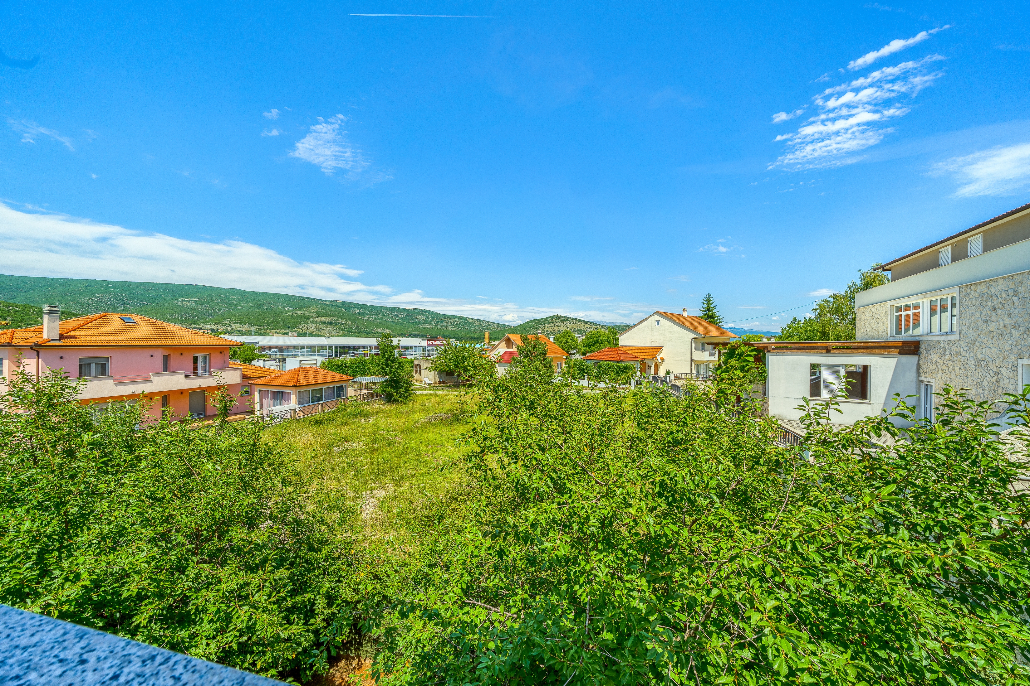 Comfortable and spacious house with terrace Dicmo, Zagora  K