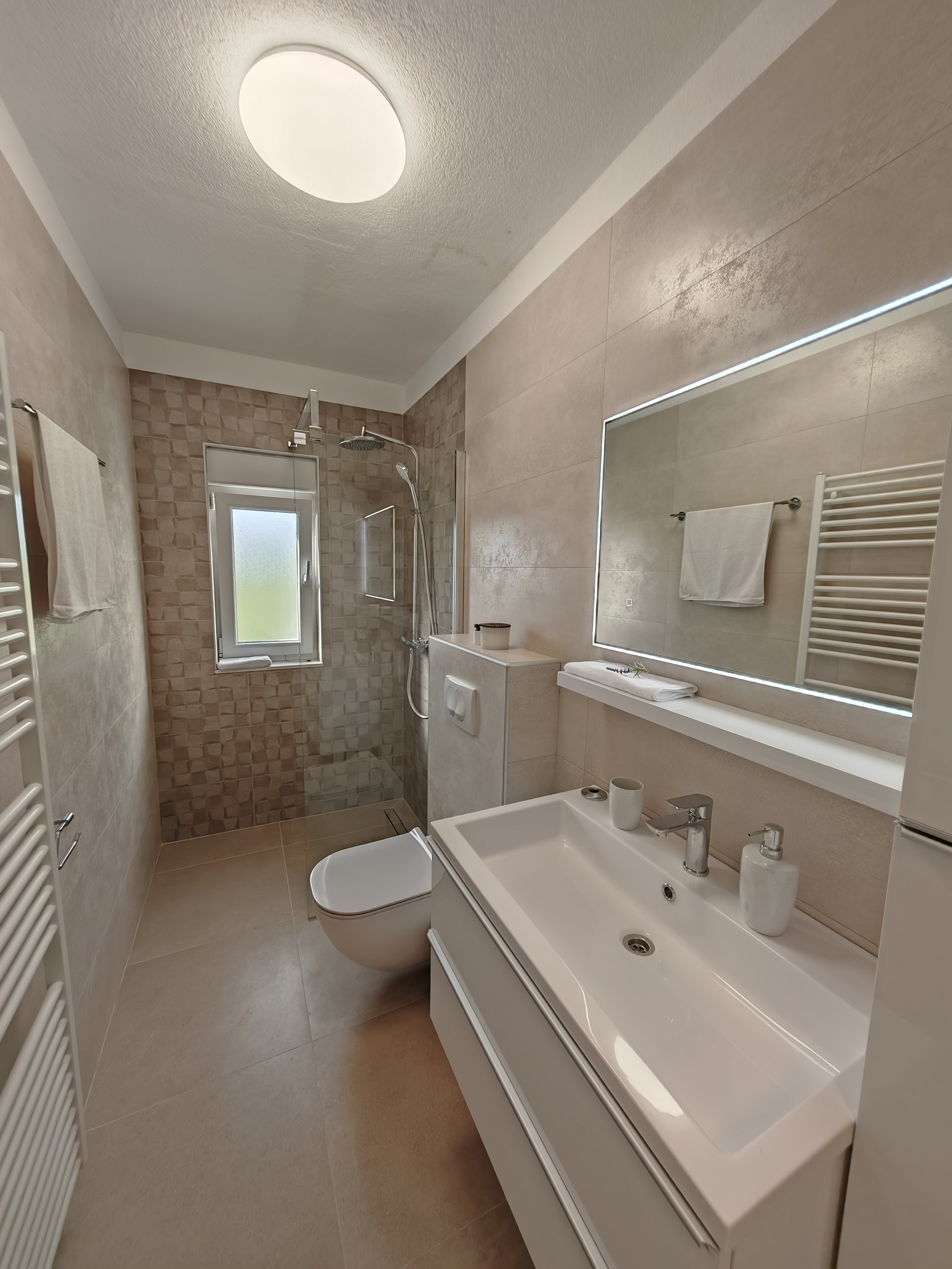 Comfortable and spacious house with terrace Dicmo, Zagora  K