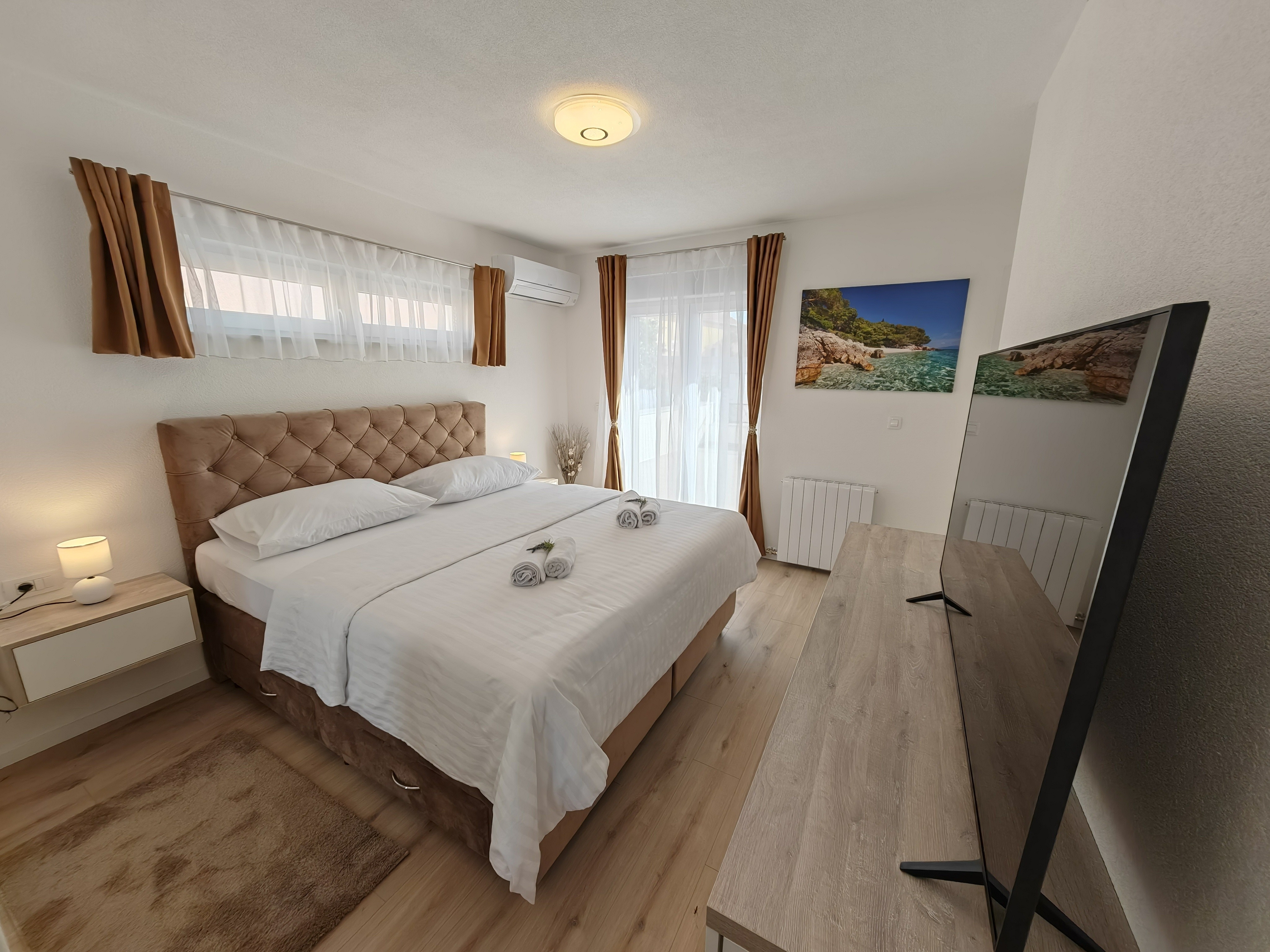 Comfortable and spacious house with terrace Dicmo, Zagora  K