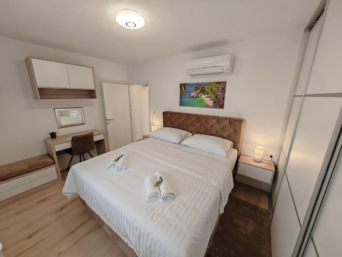 Comfortable and spacious house with terrace Dicmo, Zagora  K