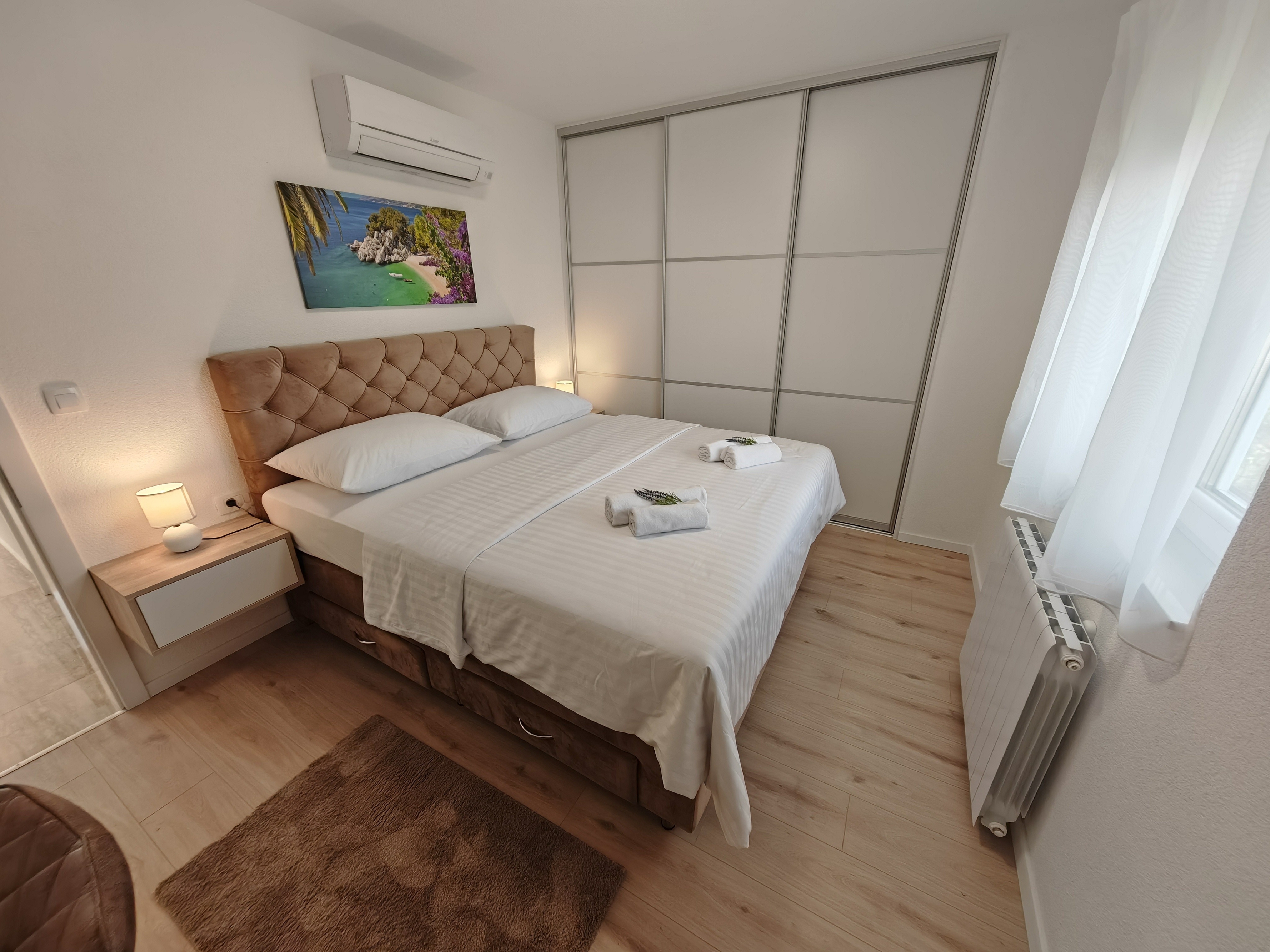Comfortable and spacious house with terrace Dicmo, Zagora  K