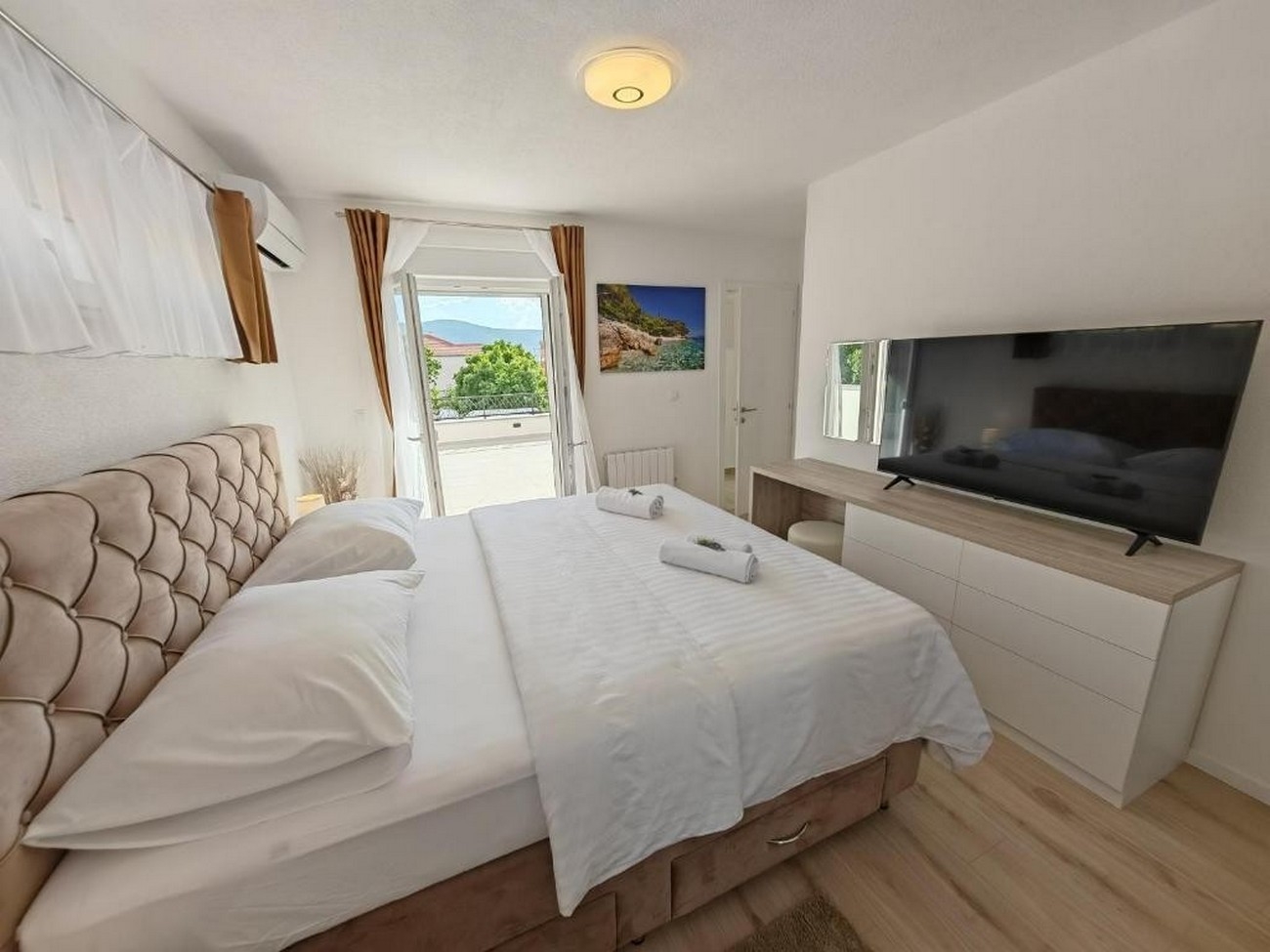 Comfortable and spacious house with terrace Dicmo, Zagora  K