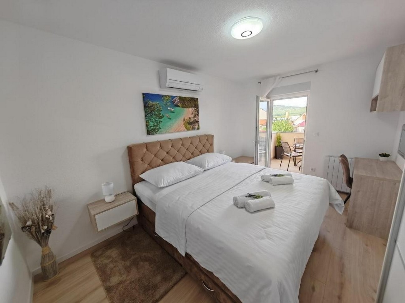 Comfortable and spacious house with terrace Dicmo, Zagora  K