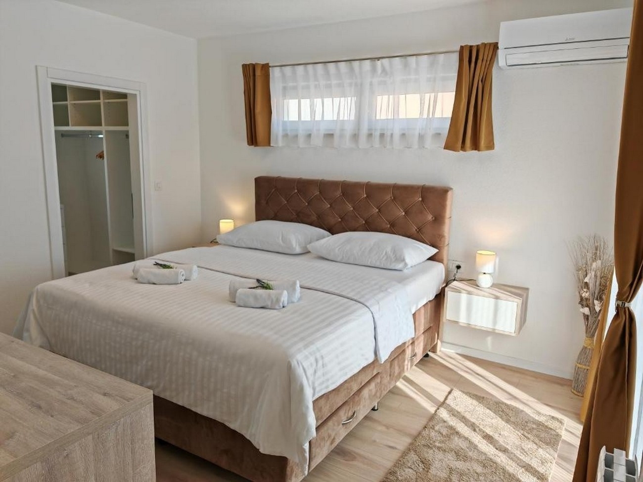 Comfortable and spacious house with terrace Dicmo, Zagora  K