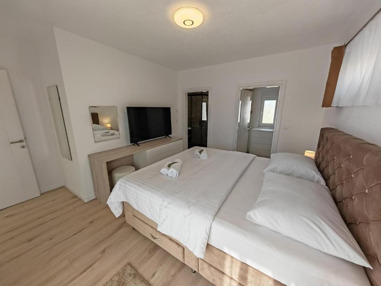 Comfortable and spacious house with terrace Dicmo, Zagora  K