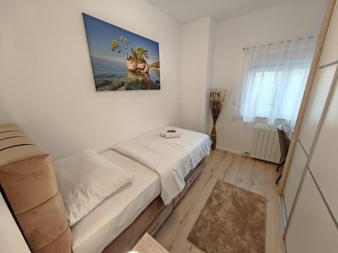 Comfortable and spacious house with terrace Dicmo, Zagora  K