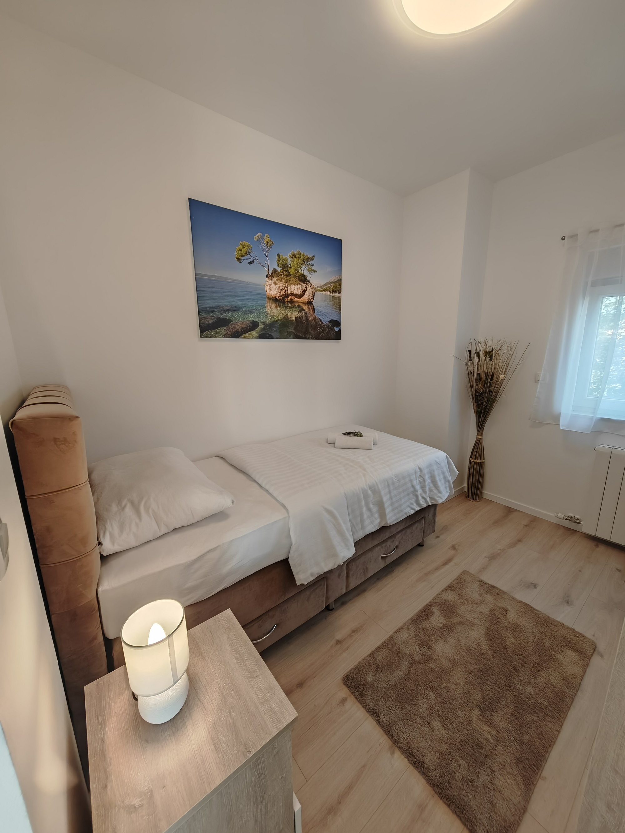 Comfortable and spacious house with terrace Dicmo, Zagora  K